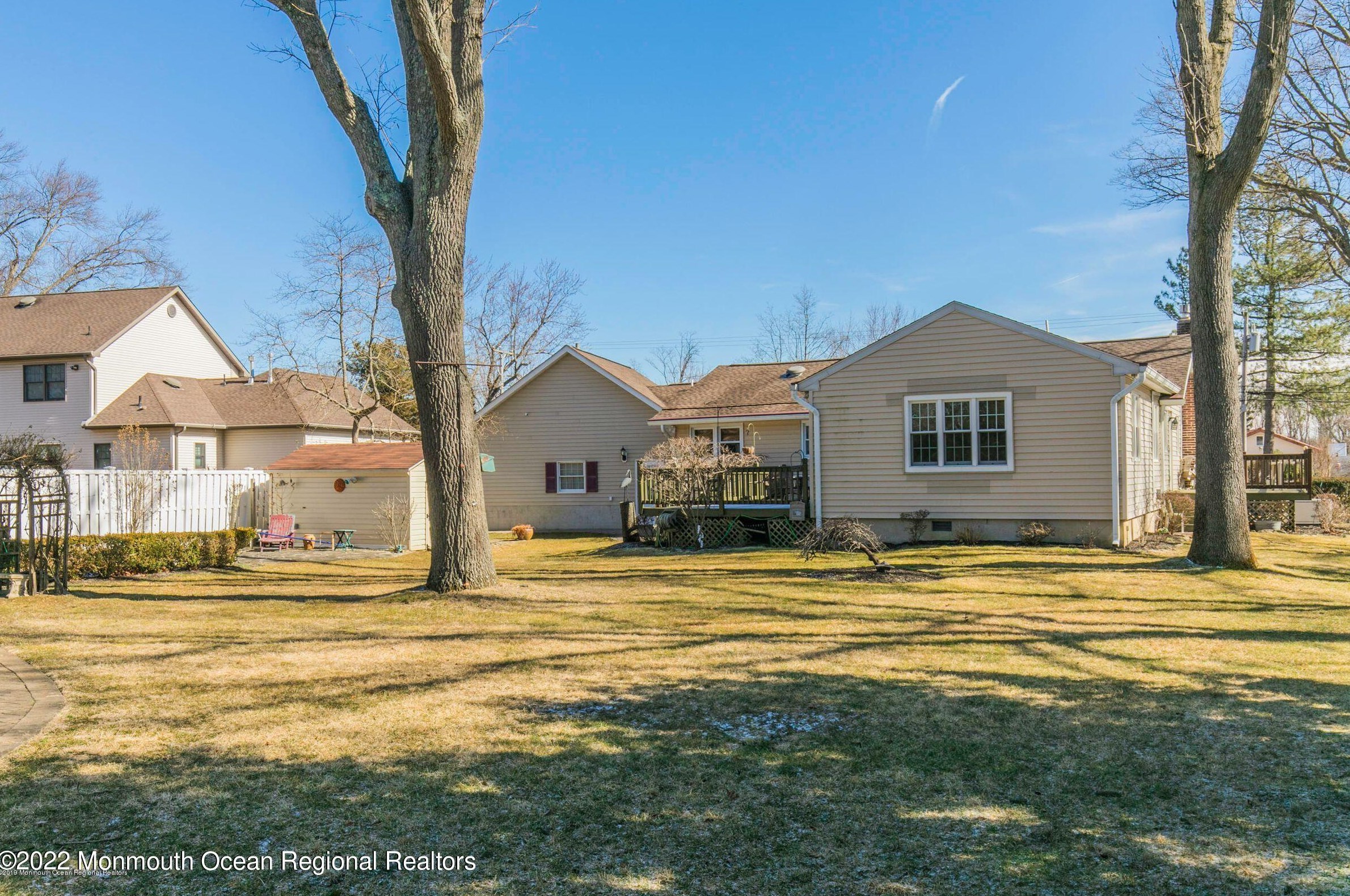 72 Whalepond Rd, Oakhurst, NJ 07755-1268