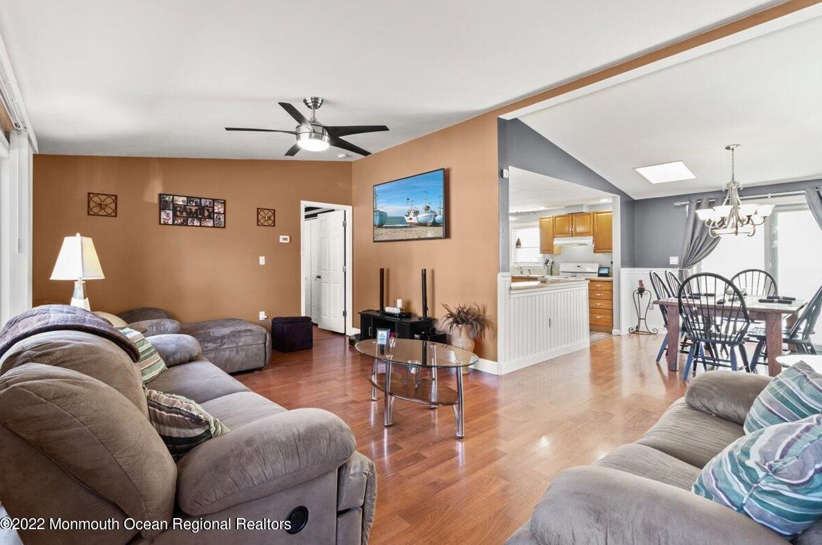 2001 Middlesex St, Toms River NJ 08757-1127 exterior