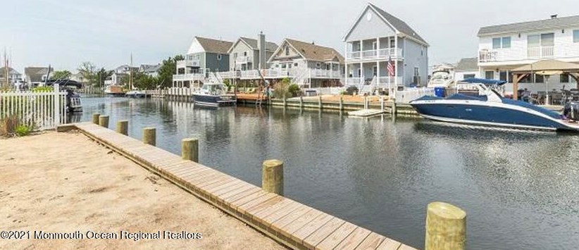 30 Halsey Dr, Bricktown, NJ 08723