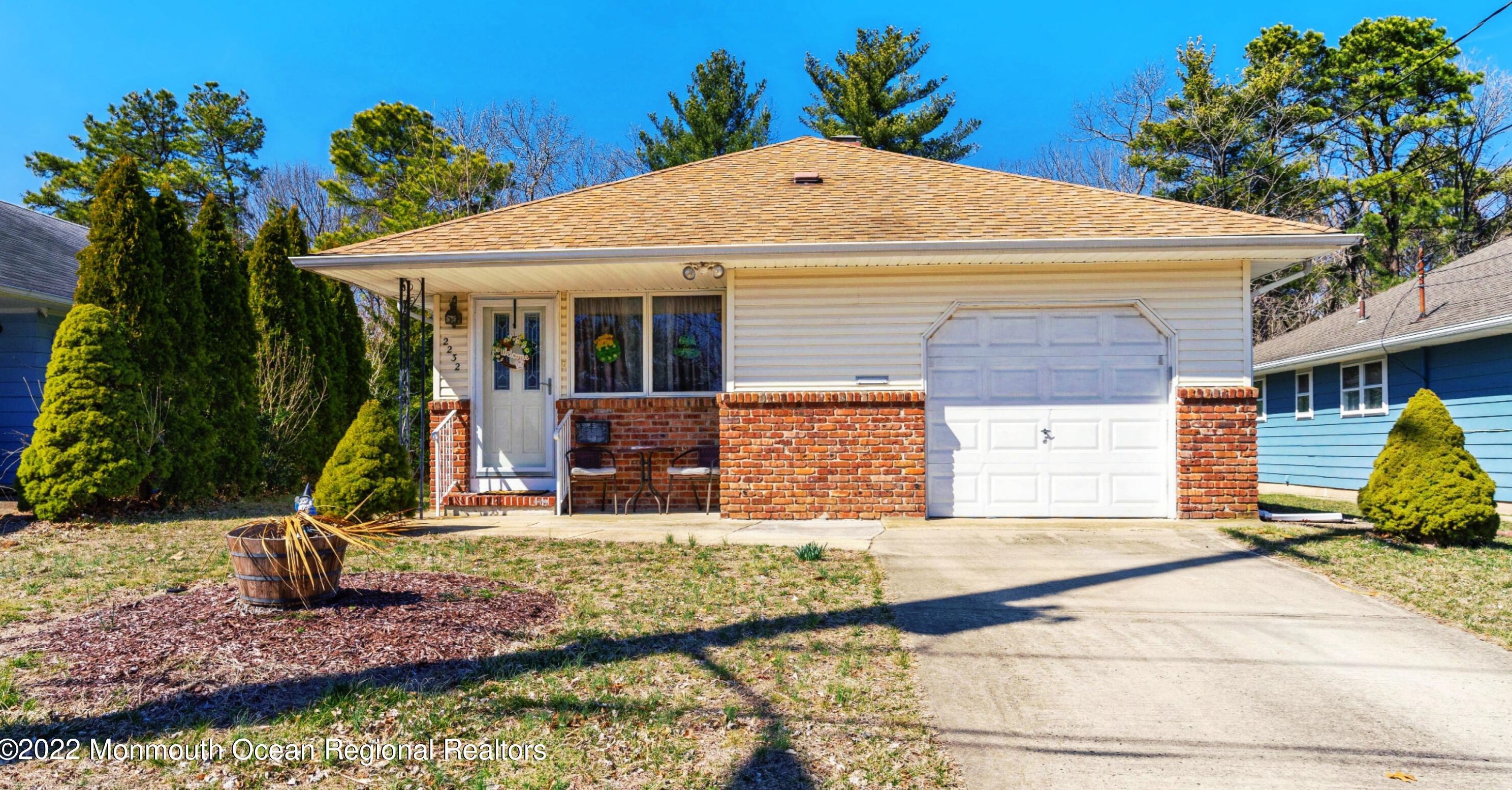 2232 Mount Hood Ln, Toms River, NJ 08753-1539