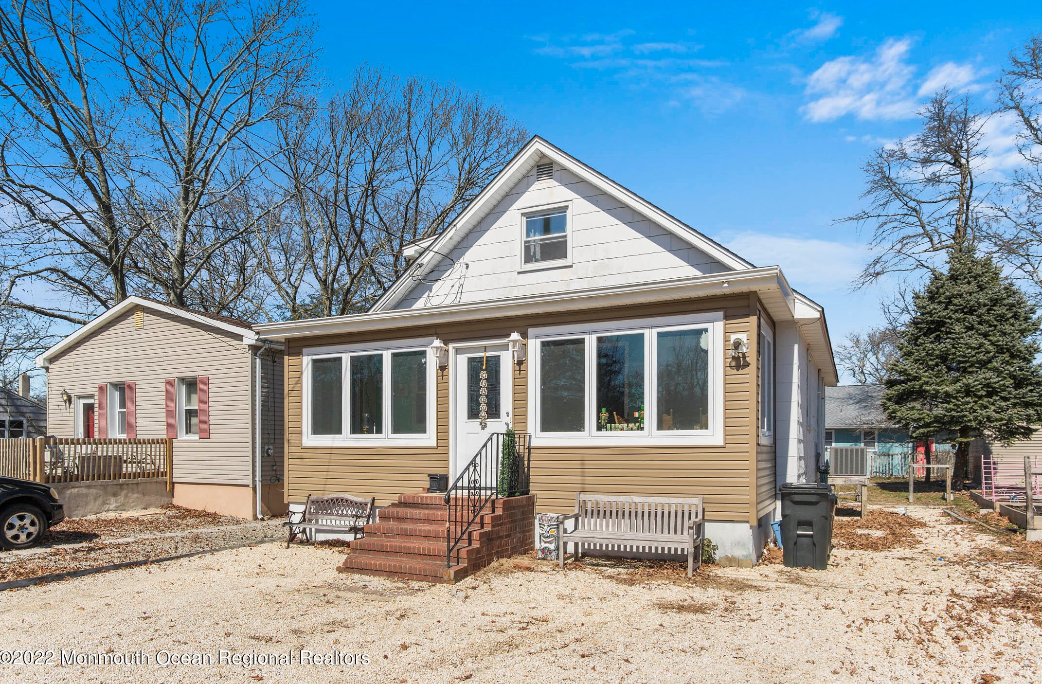 435 Cape May Ave, Ocean Gate, NJ 08740-1323