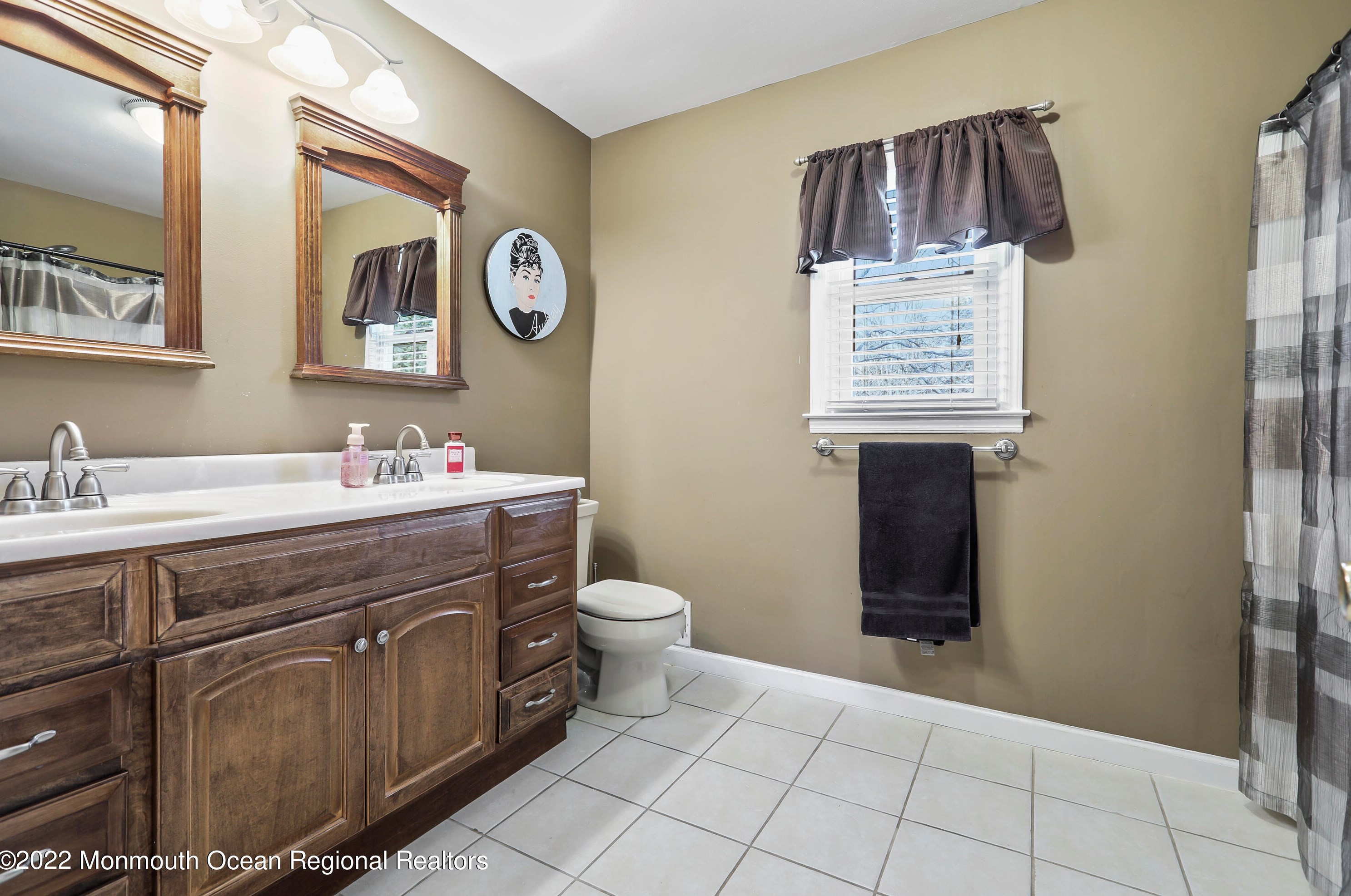 119 Heritage Dr, East Freehold NJ 07728-3185 exterior