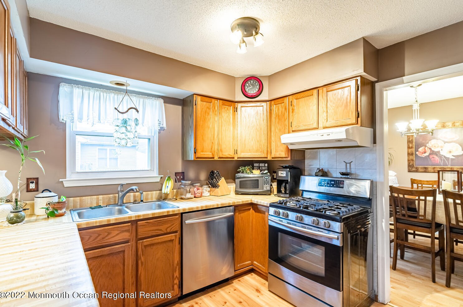 203 Oak Ln, Tuckerton NJ  08087-9643 exterior