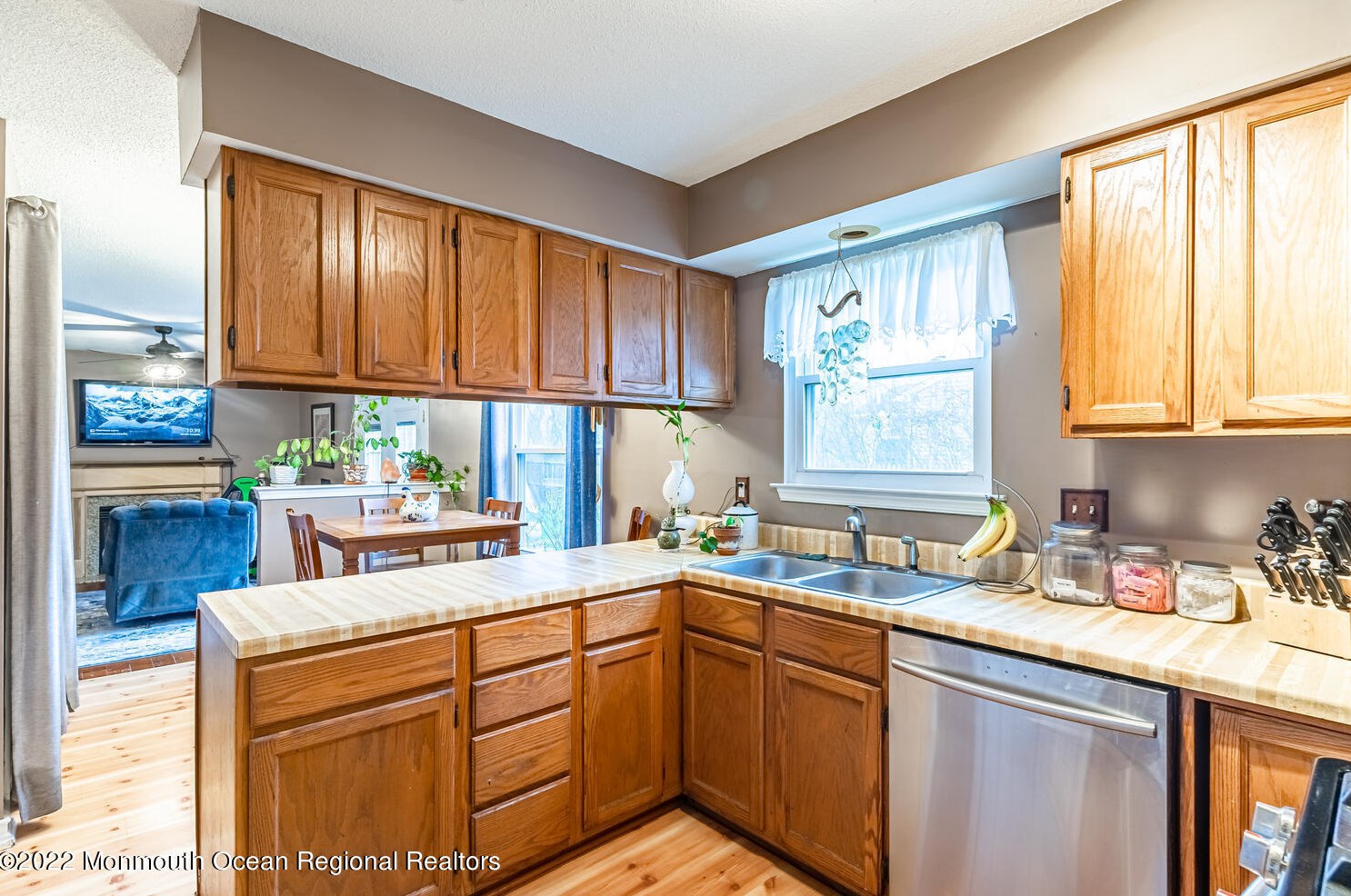 203 Oak Ln, Tuckerton NJ  08087-9643 exterior