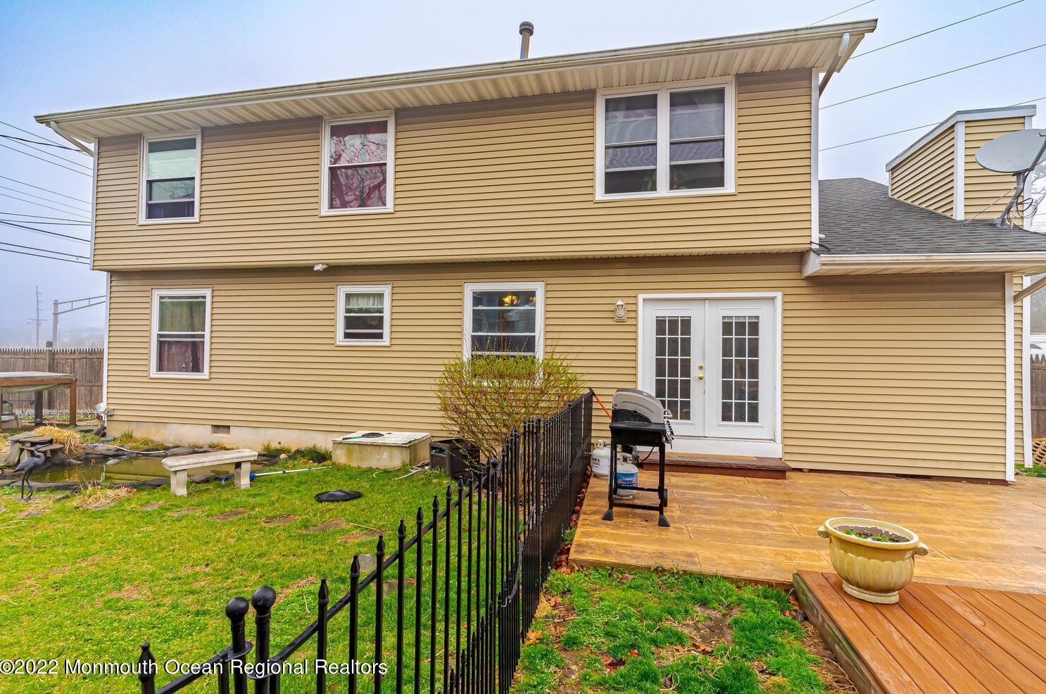 203 Oak Ln, Tuckerton NJ  08087-2055 exterior