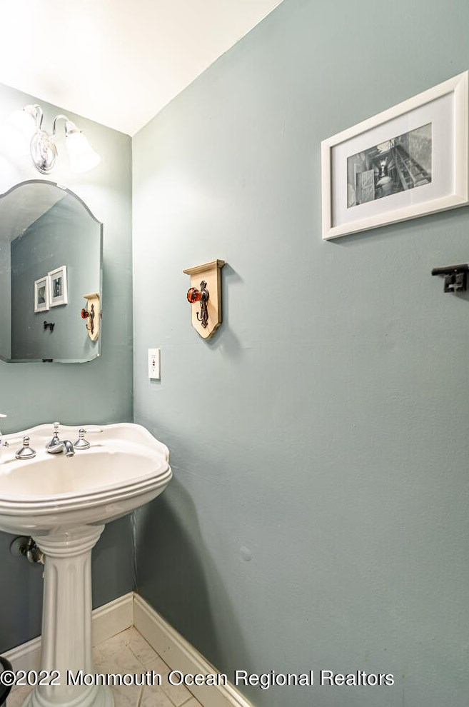 203 Oak Ln, Tuckerton NJ  08087-9643 exterior