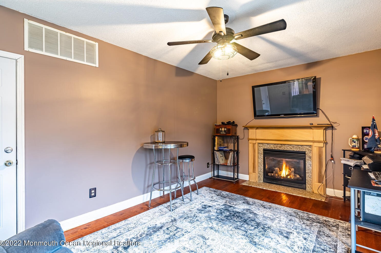 203 Oak Ln, Tuckerton NJ  08087-9643 exterior