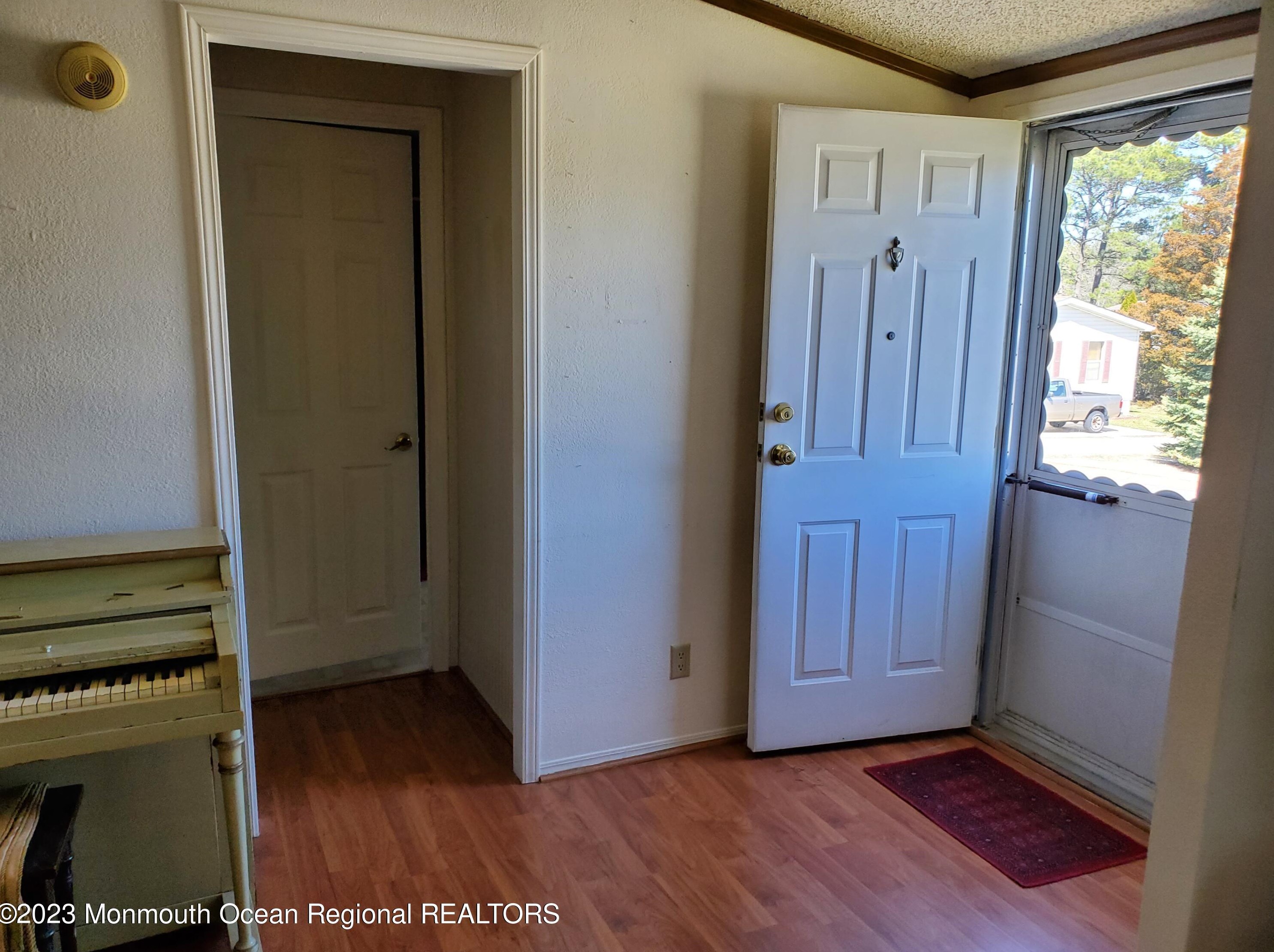 30 Pine Ridge Blvd, Lakehurst, NJ 08759