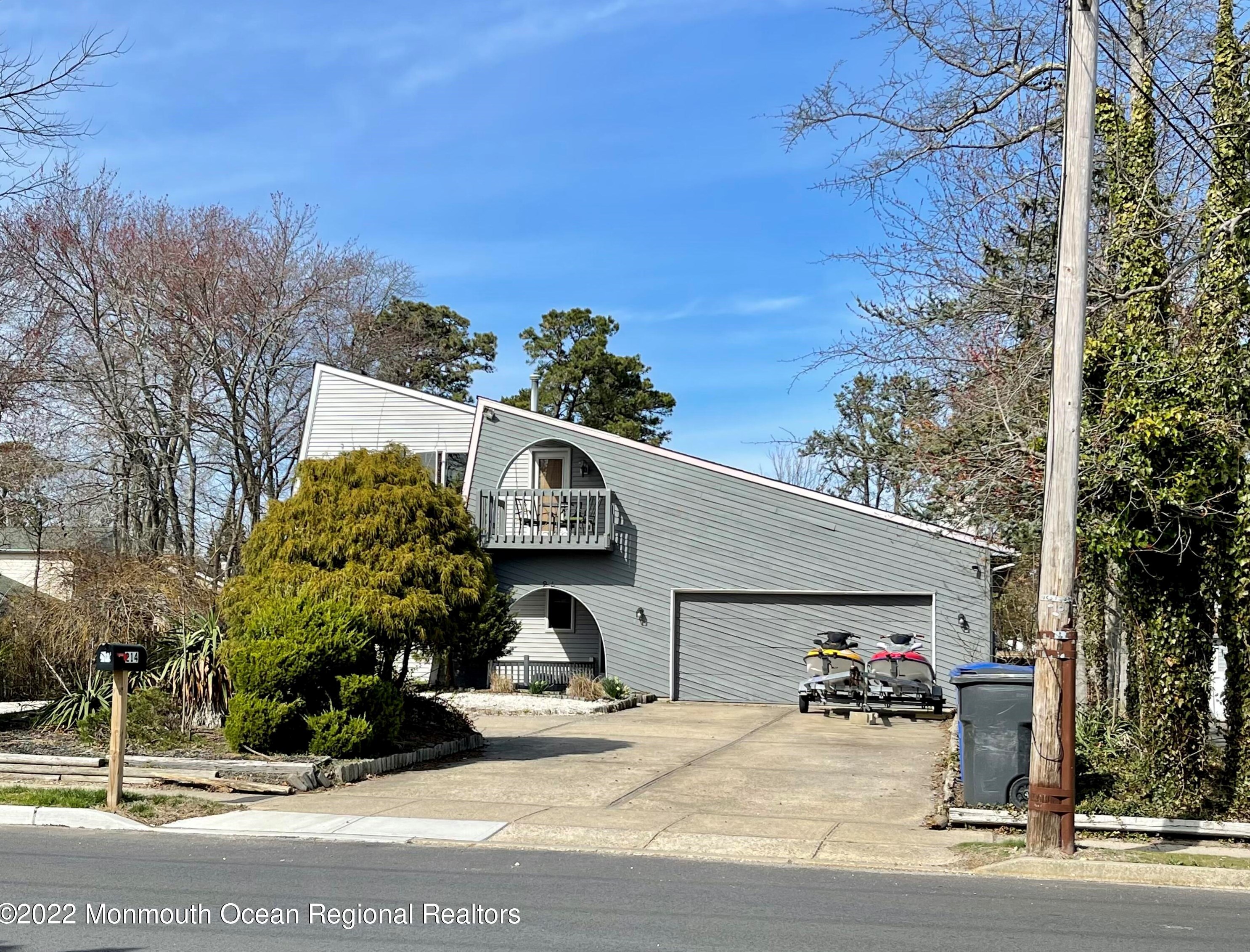 214 Silver Bay Rd, Toms River, NJ 08753-2564