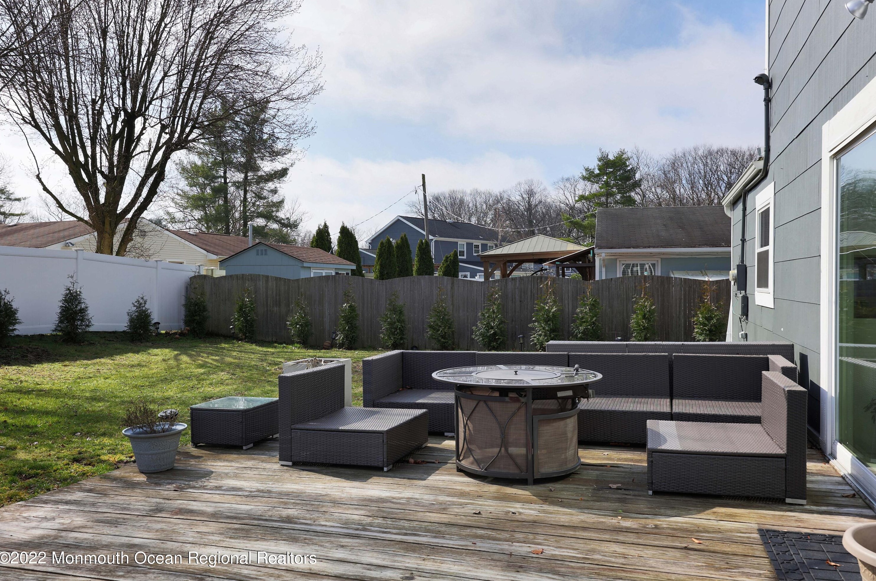 110 Deerfield Ln, Matawan NJ 07747-1332 exterior