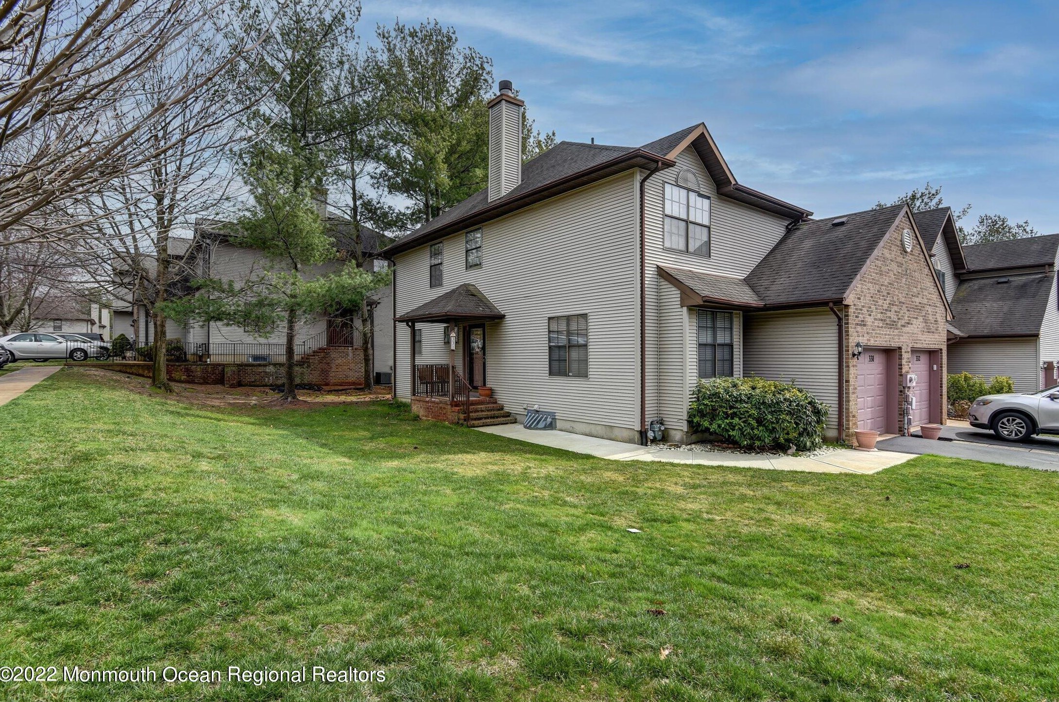 331 Oak Knoll Dr, Millstone Township, NJ 07726-3861