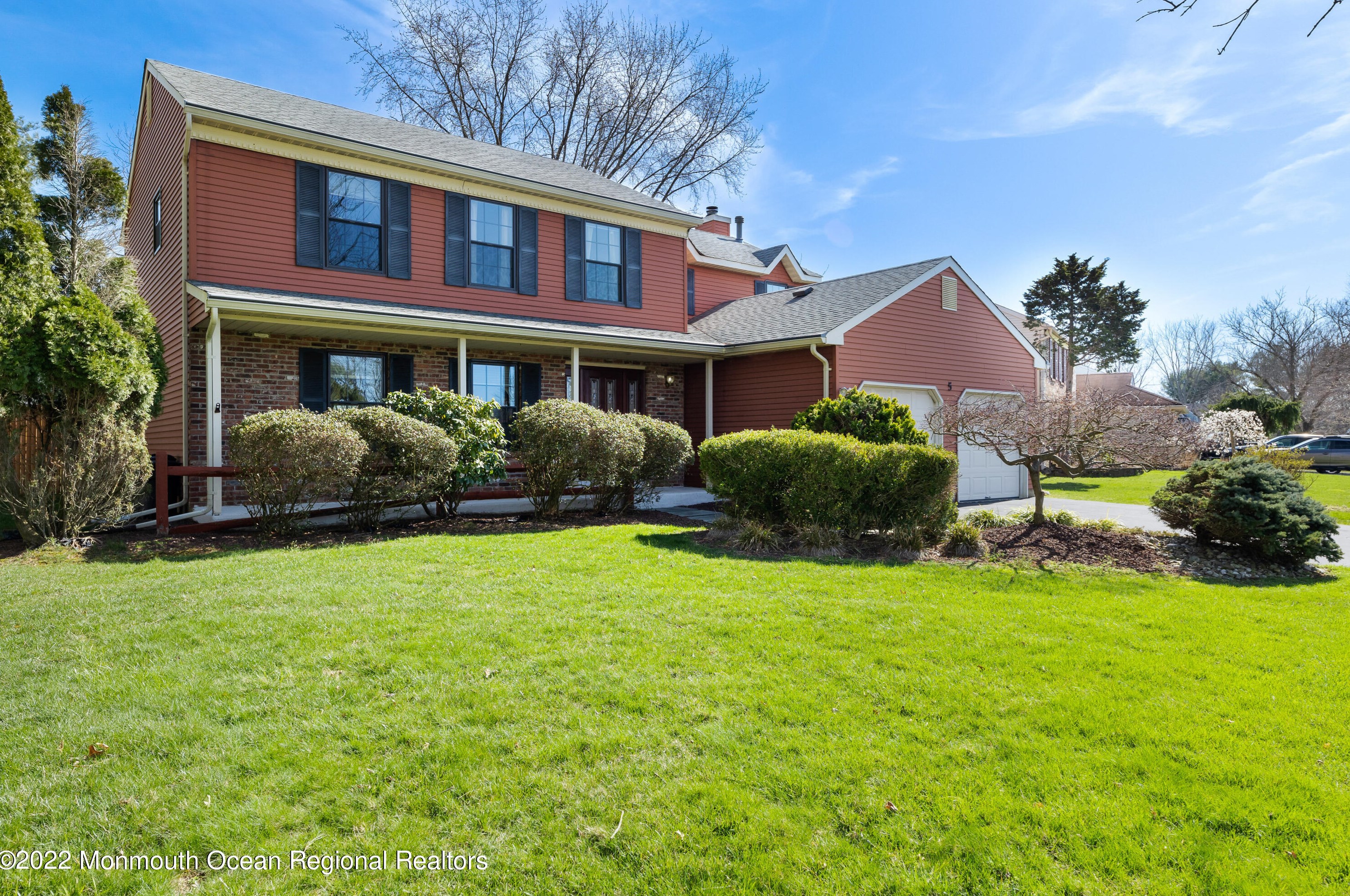 5 Lincolnshire Dr, Millstone Township, NJ 07726-4514