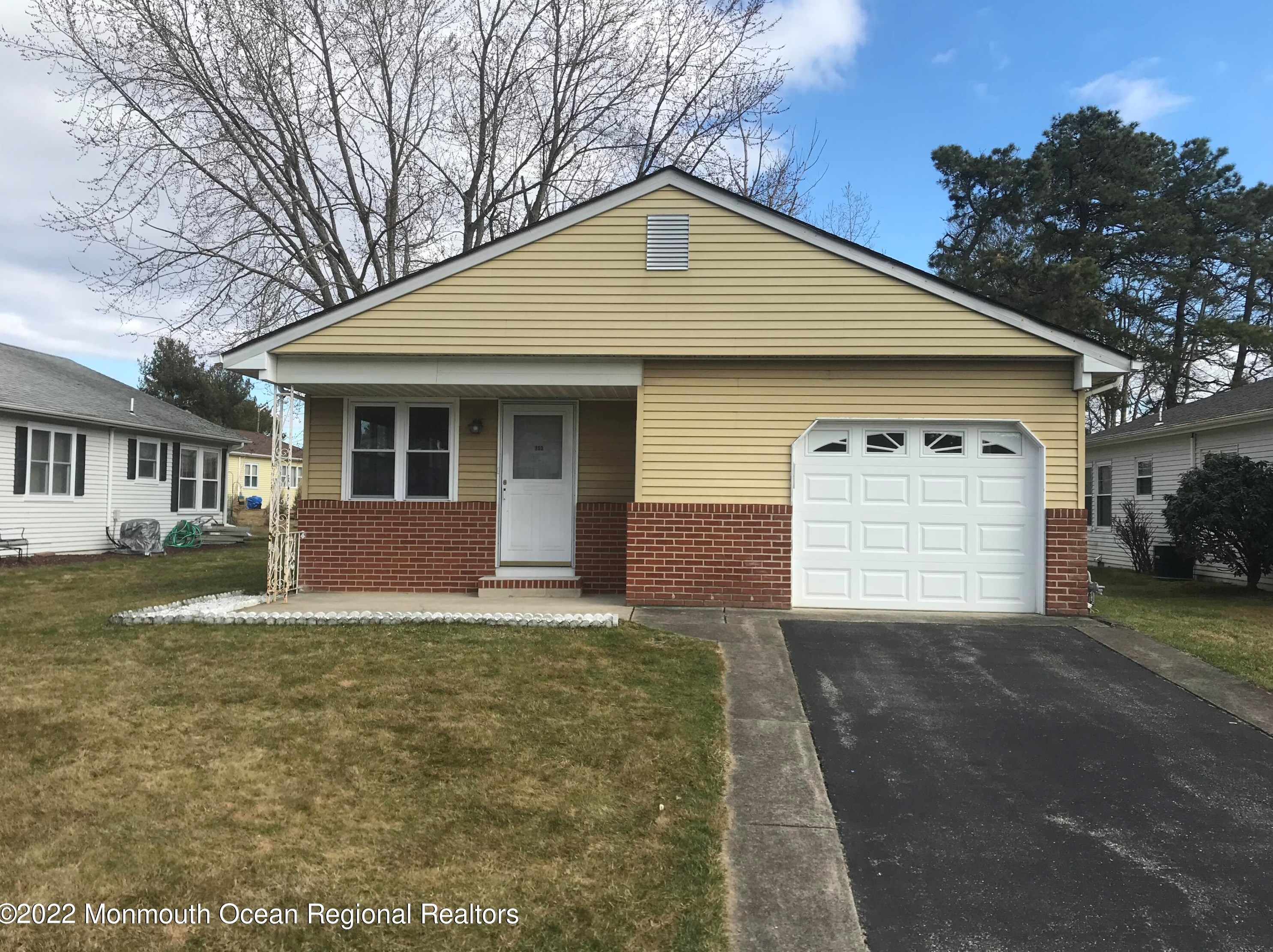 302 Costa Mesa Dr, Toms River, NJ 08757-5765