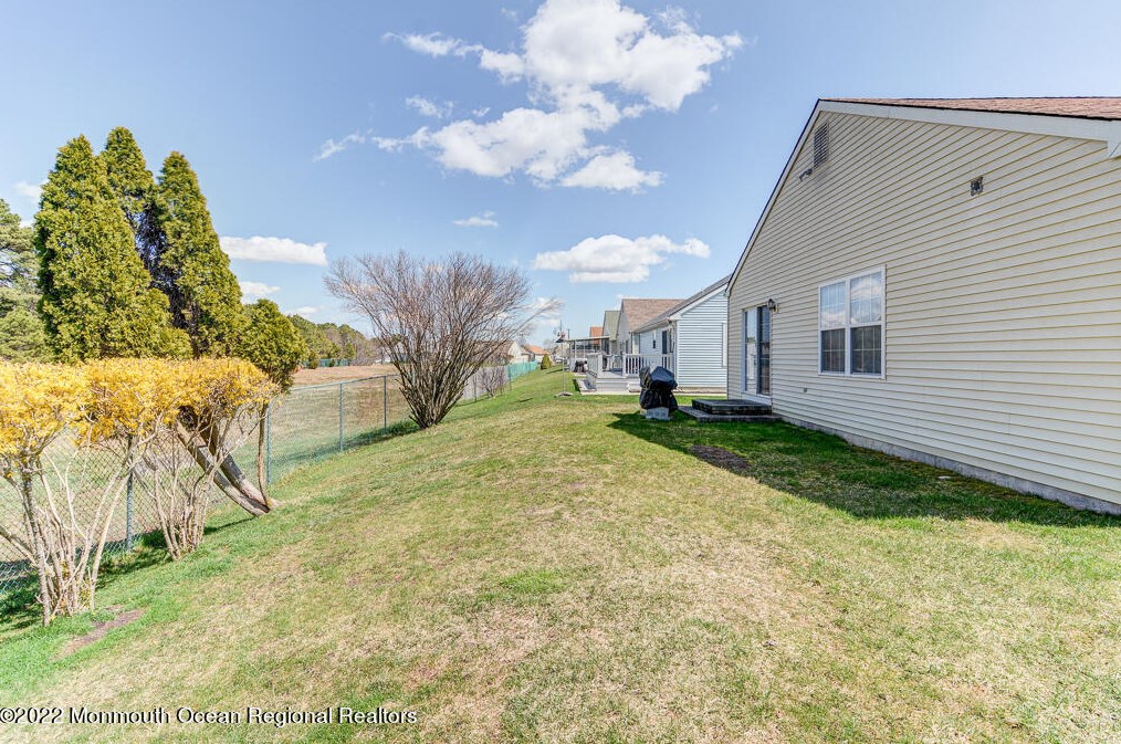 15 Cancun St, Toms River NJ 08757-6021 exterior