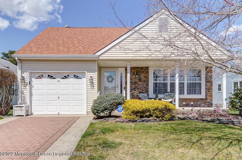 15 Cancun St, Toms River, NJ 08757-6021