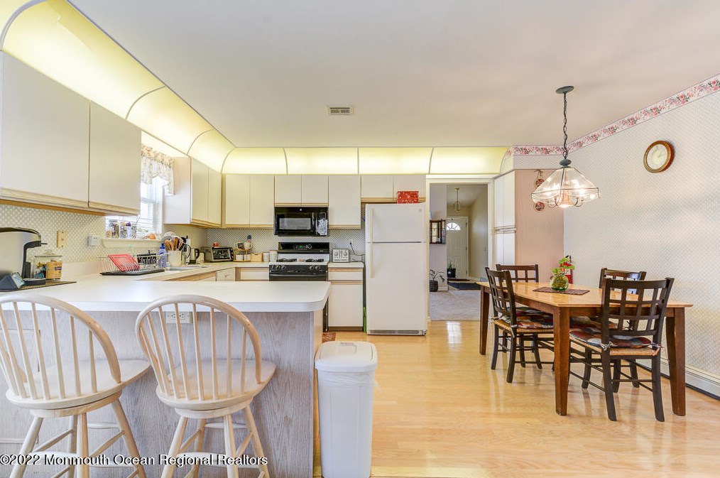 15 Cancun St, Toms River NJ 08757-6021 exterior