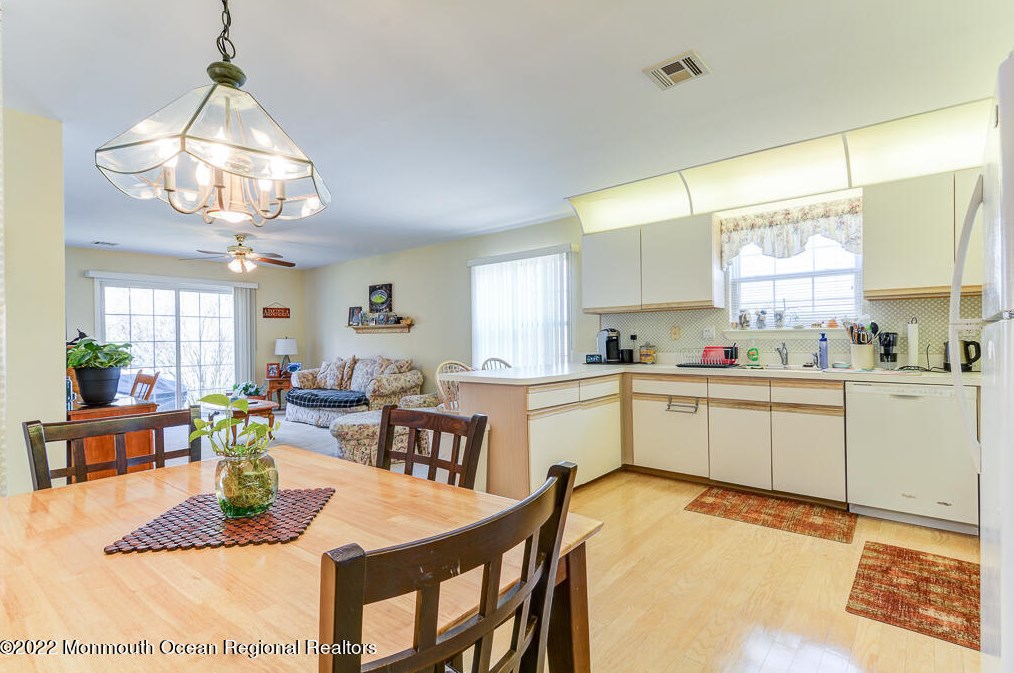 15 Cancun St, Toms River NJ 08757-6021 exterior