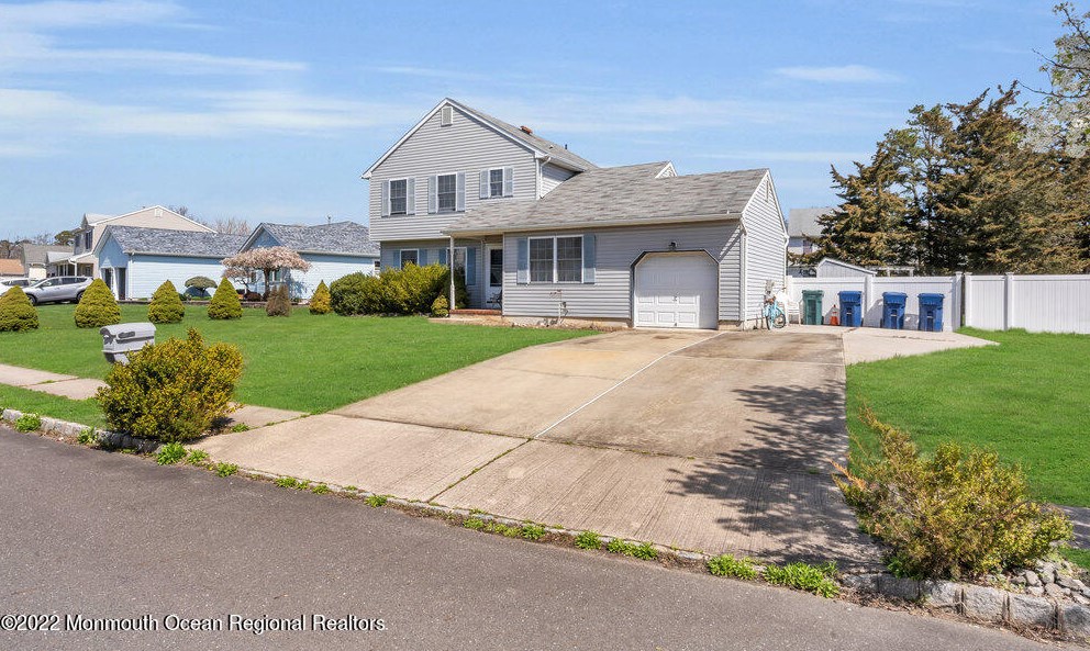 20 Jared Ln, Tuckerton, NJ 08087-2012