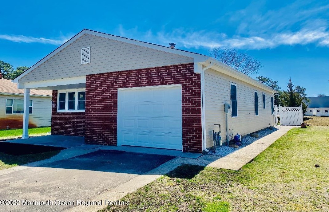 41 Chesterfield Ln, Toms River, NJ 08757-6509