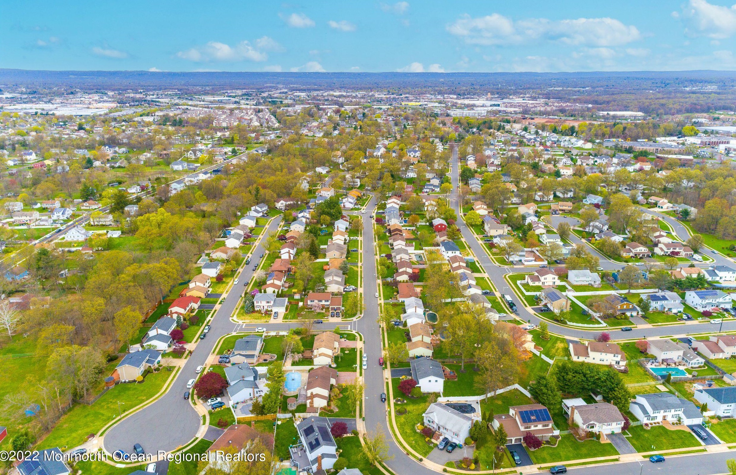 22 Plafsky Dr, Edison NJ 08817-2239 exterior