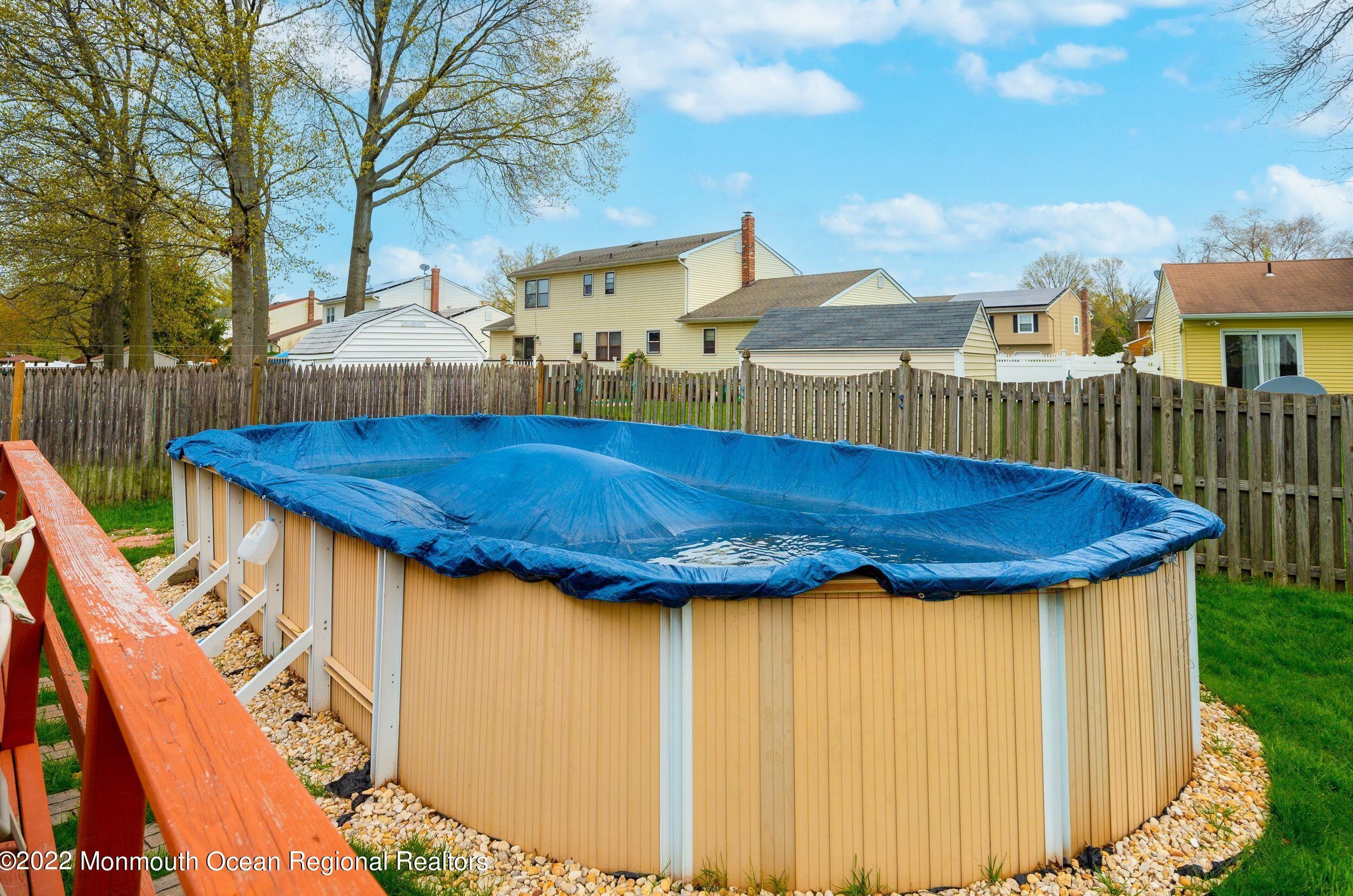 22 Plafsky Dr, Edison NJ 08817-2239 exterior