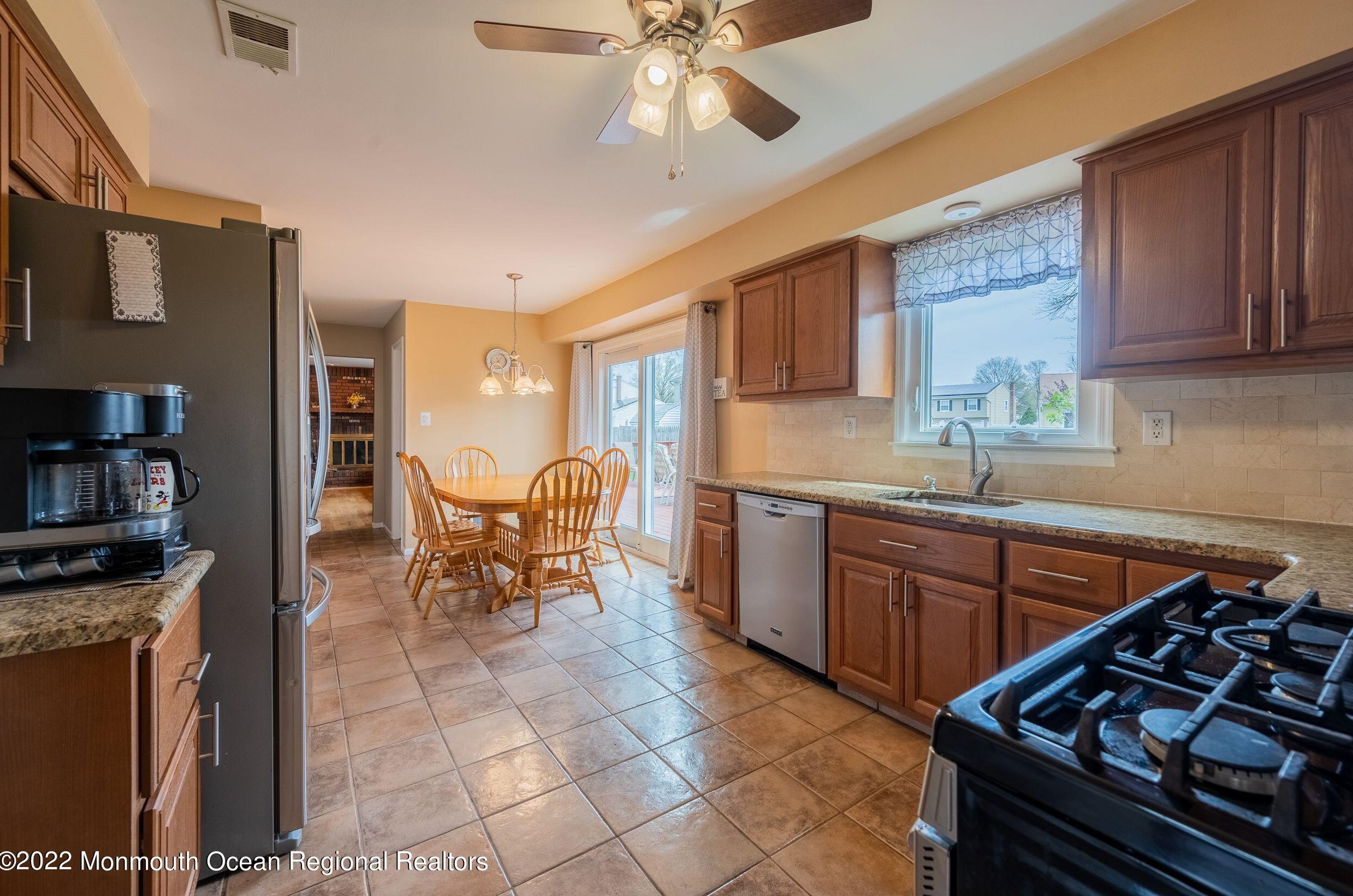 22 Plafsky Dr, Edison NJ 08817-2239 exterior