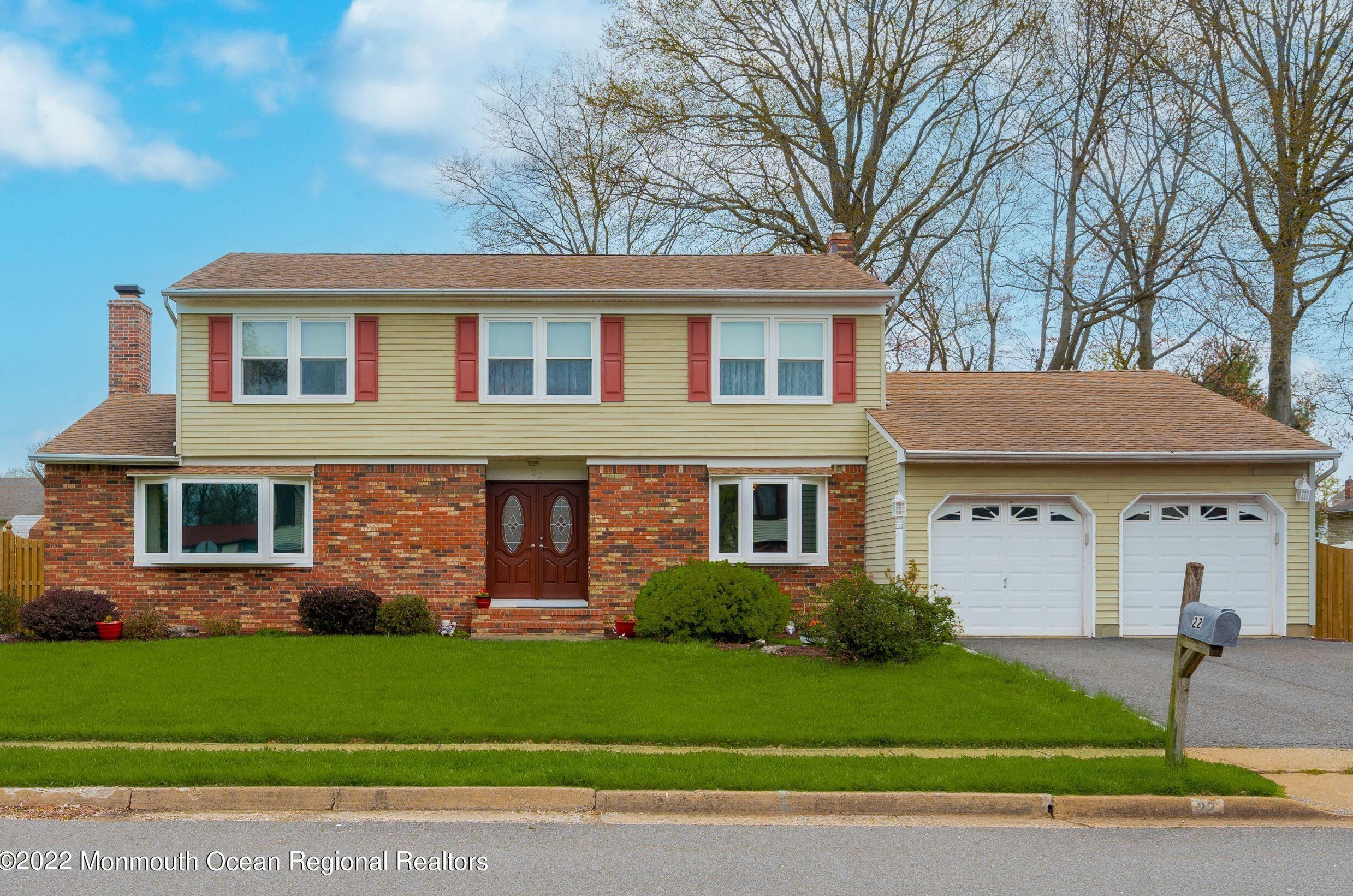 22 Plafsky Dr, Edison NJ 08817-2239 exterior