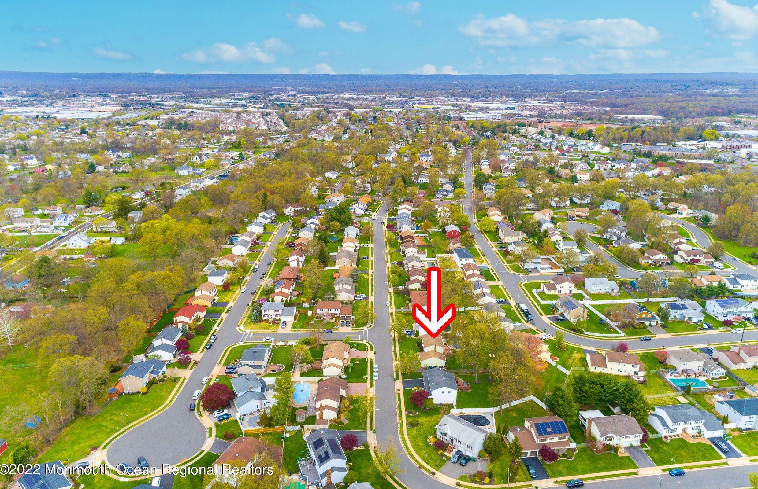 22 Plafsky Dr, Edison NJ 08817-2239 exterior