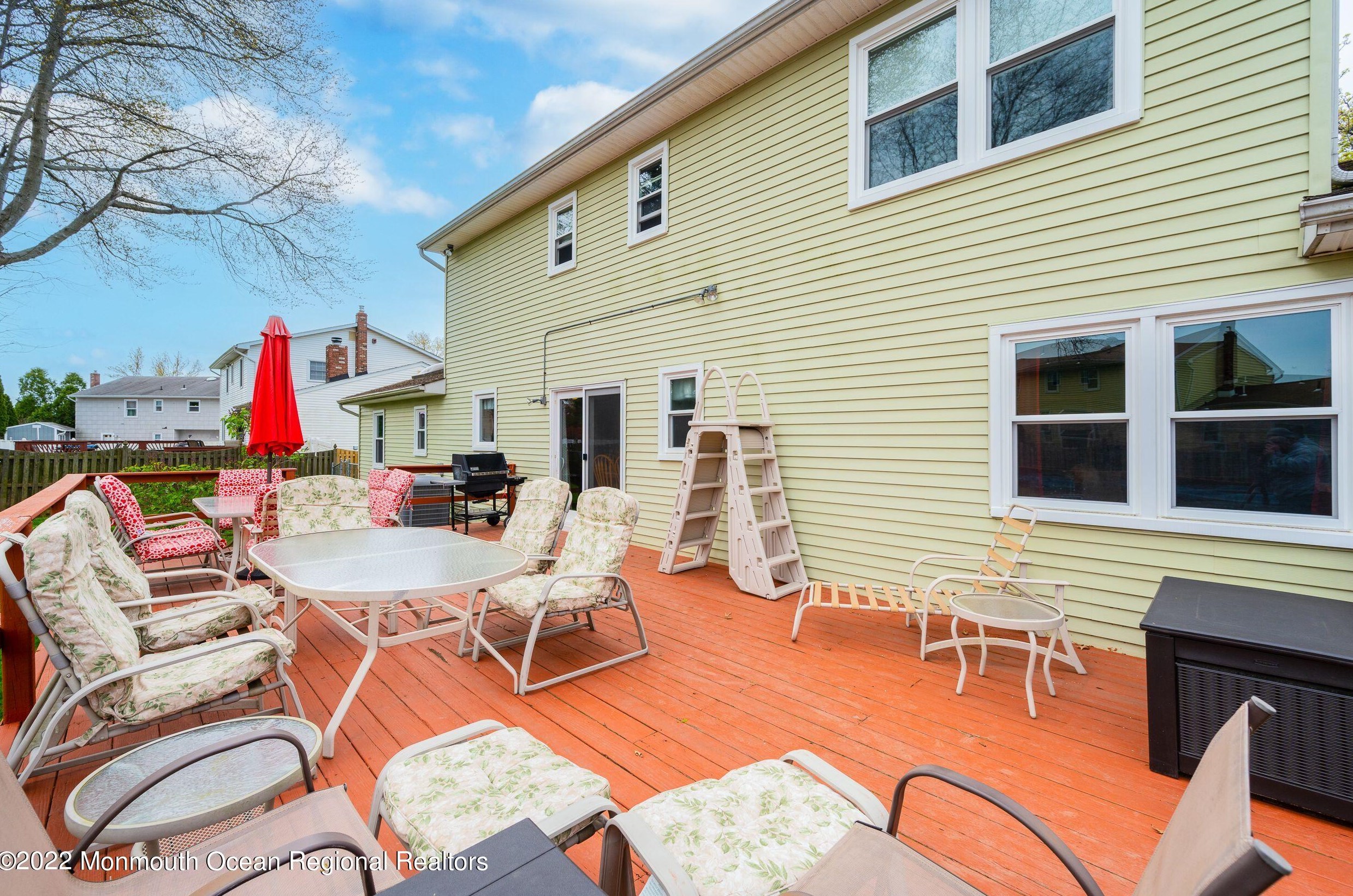 22 Plafsky Dr, Edison NJ 08817-2239 exterior