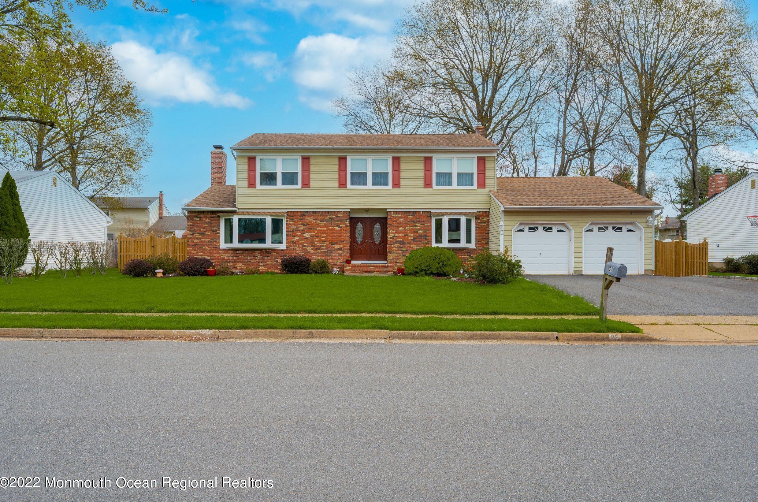 22 Plafsky Dr, Edison NJ 08817-2239 exterior