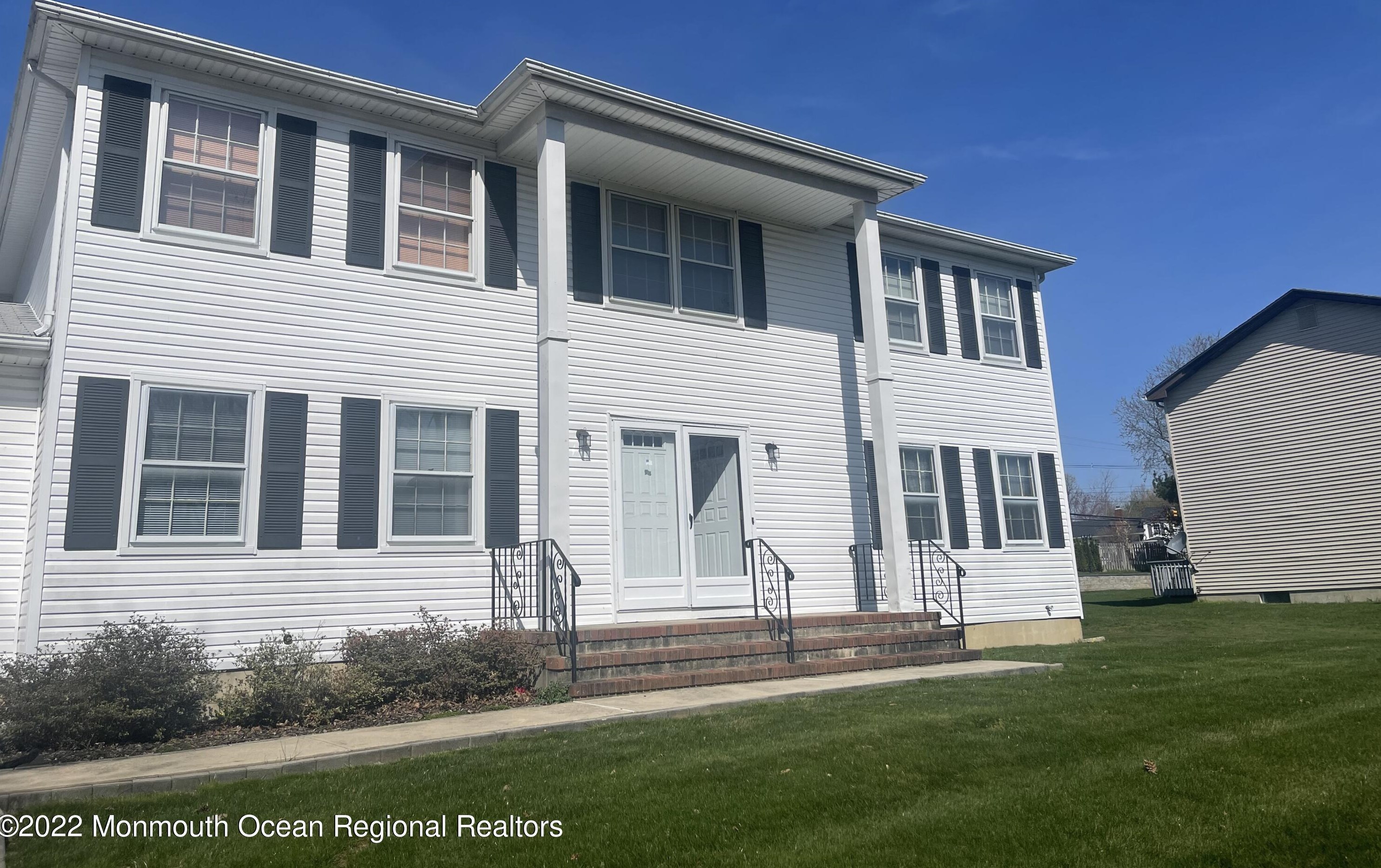 3 Clearbrook Ct, Matawan, NJ 07747-9678