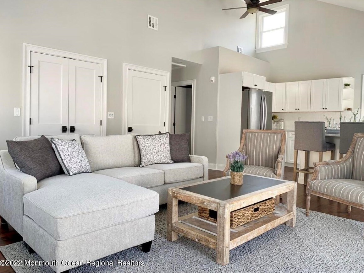 64 Bridge Ave, Point Pleasant Beach, NJ 08742