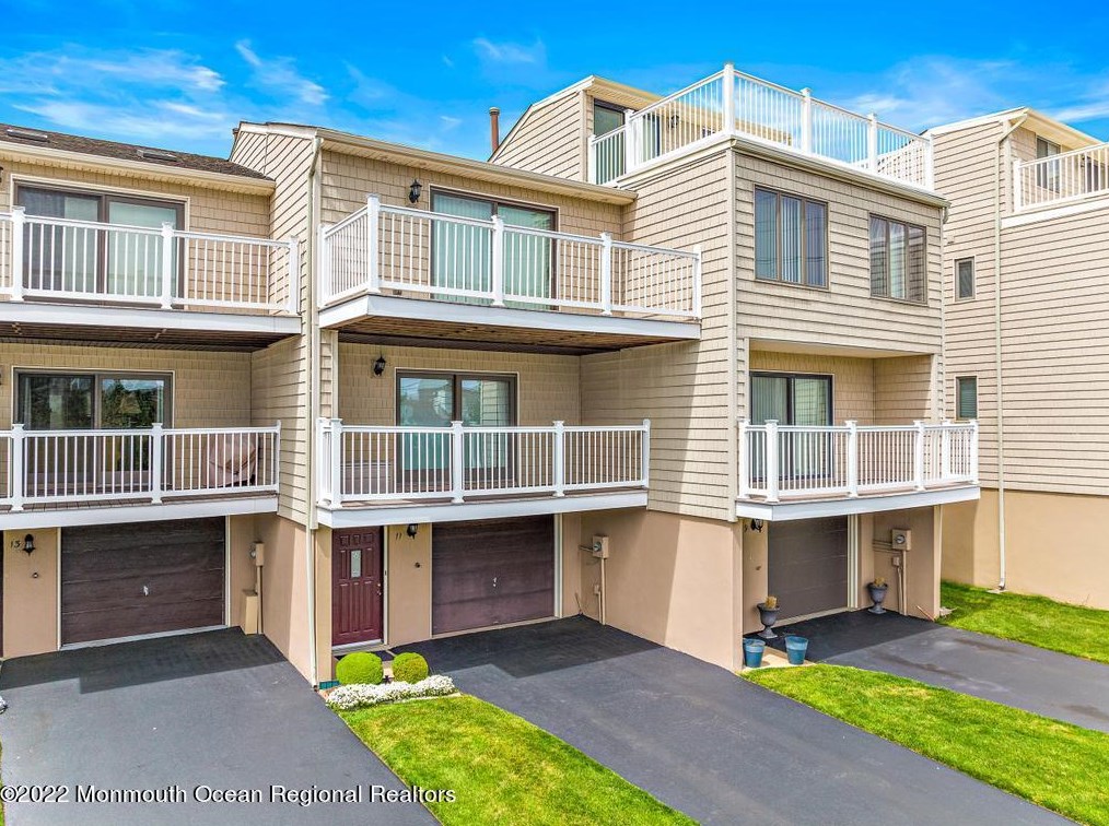 11 Meredith Ct, Monmouth Beach, NJ 07750-1470
