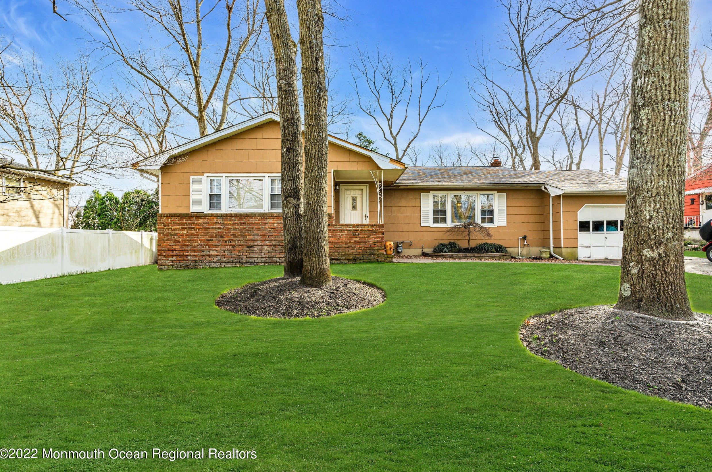 15 Hummingbird Ln, Toms River, NJ 08755-5103