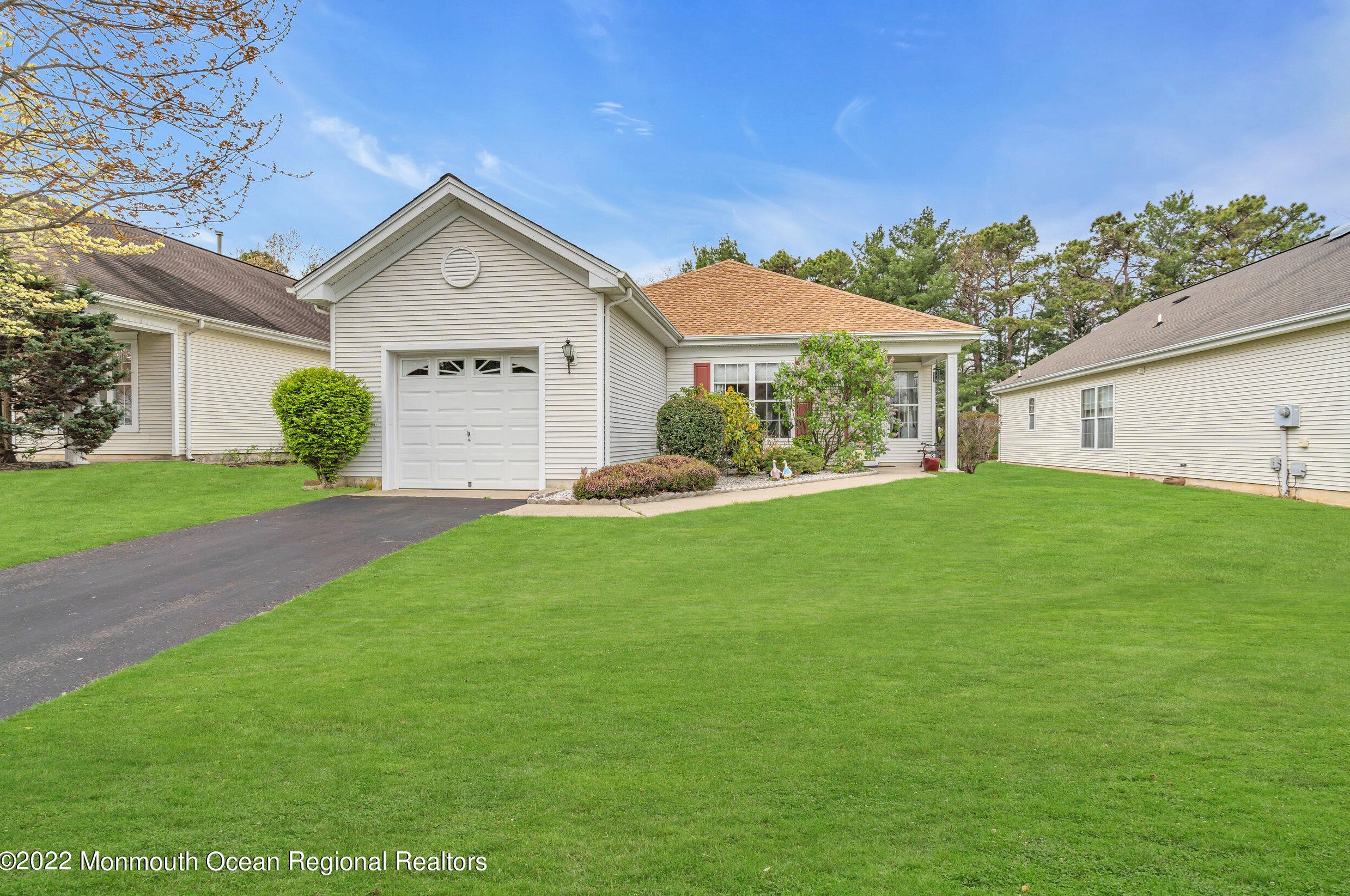 8 Springtide Rd, Lakewood, NJ 08701