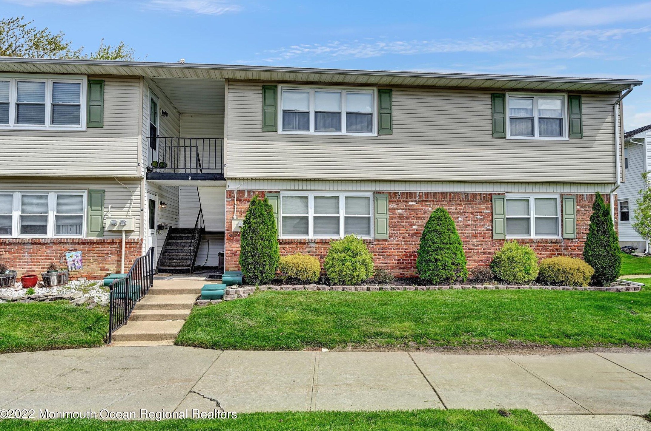 5 Florida Ct, Matawan, NJ 07747-4446