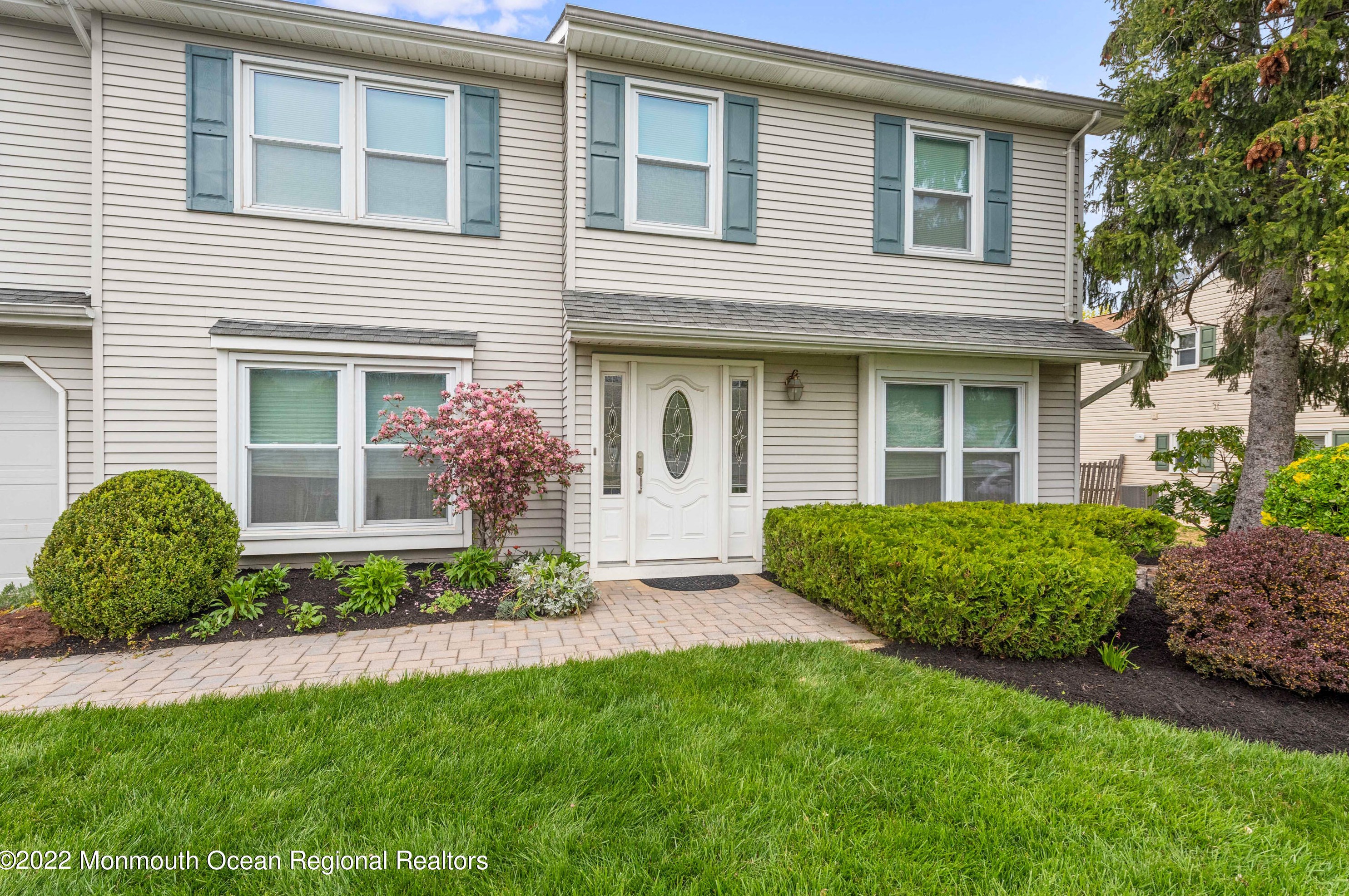 15 Gary Dr, Millstone Township, NJ 07726-8205