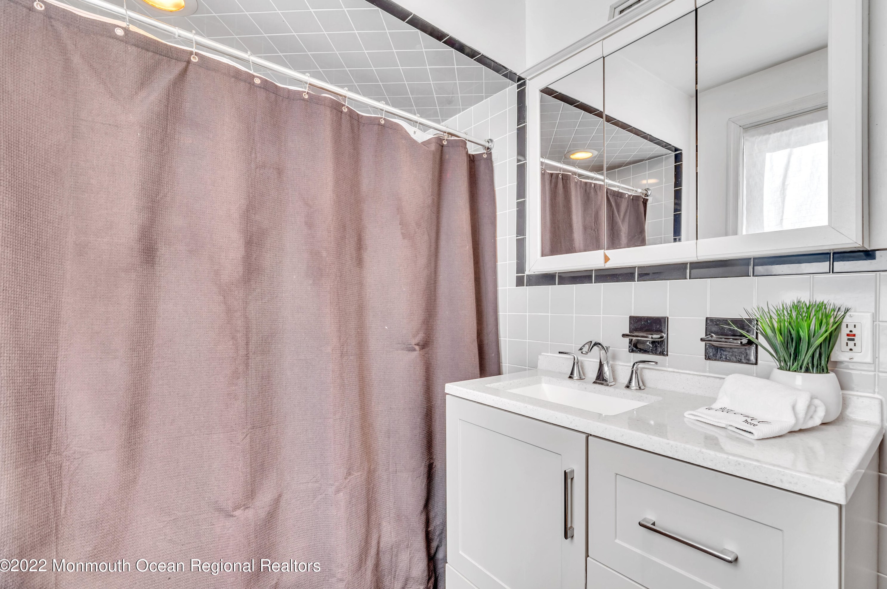 160 Broad St, Matawan NJ  07747-3135 exterior