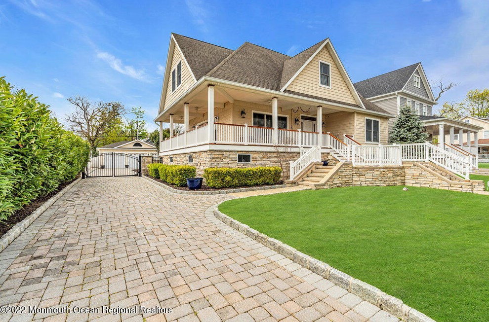 317 10th Ave, Belmar, NJ 07719