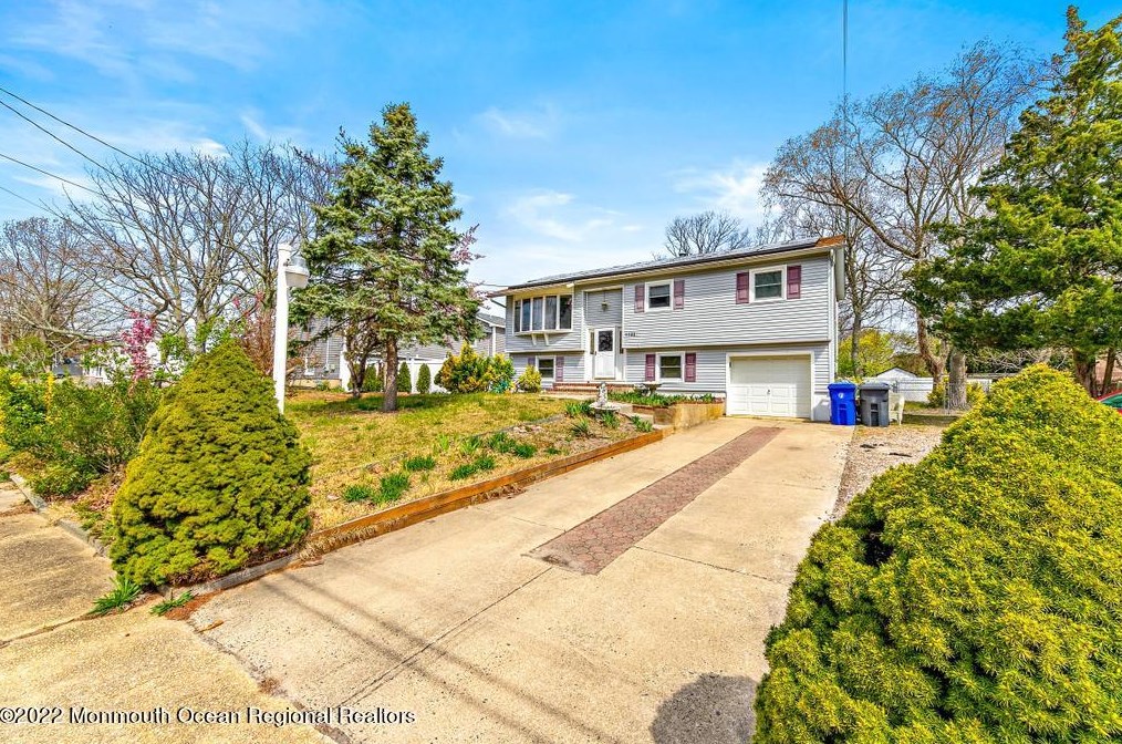 1102 Audubon Dr, Toms River, NJ 08753-3709
