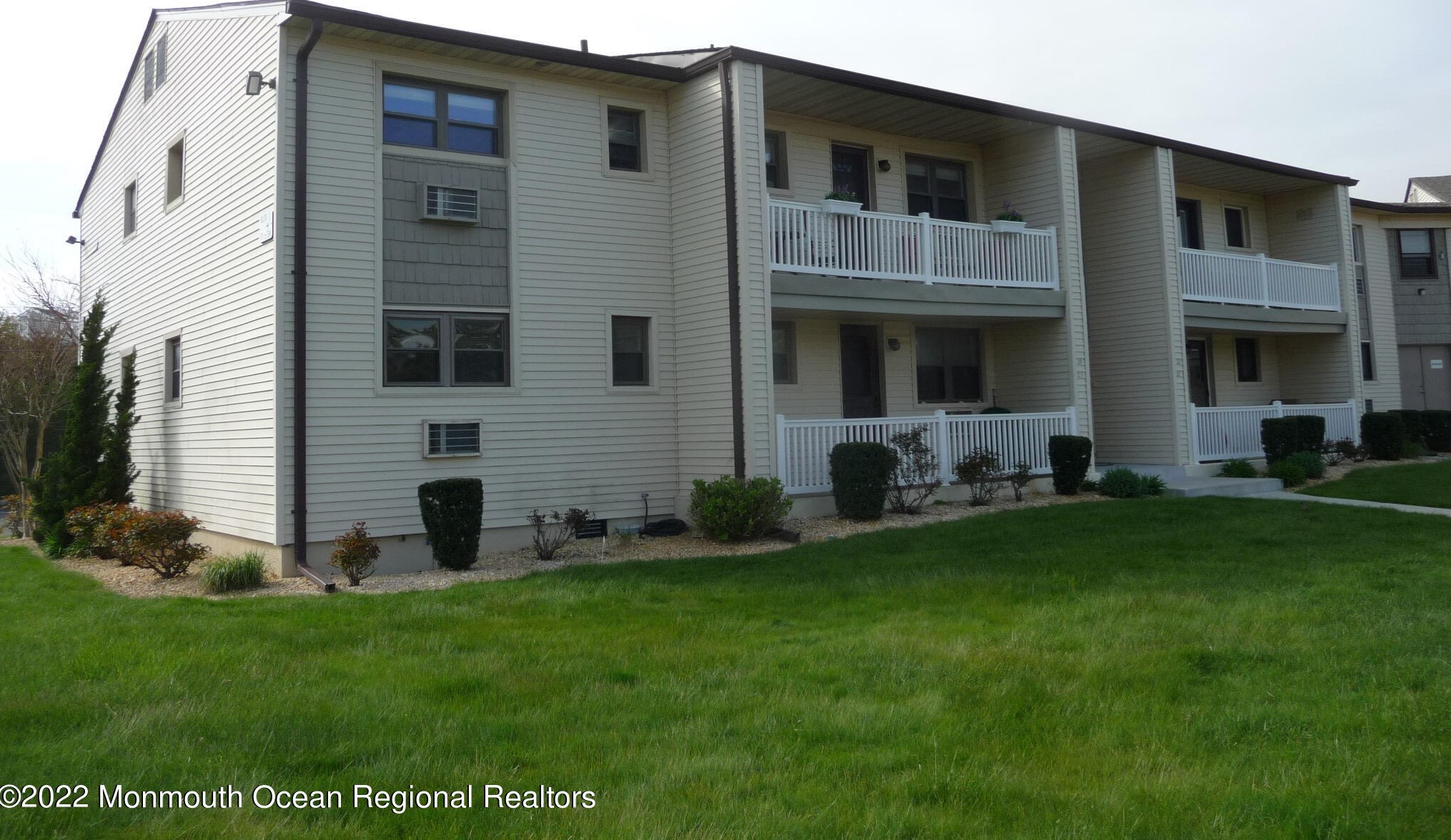 23 Wharfside Dr, Monmouth Beach, NJ 07750-1241
