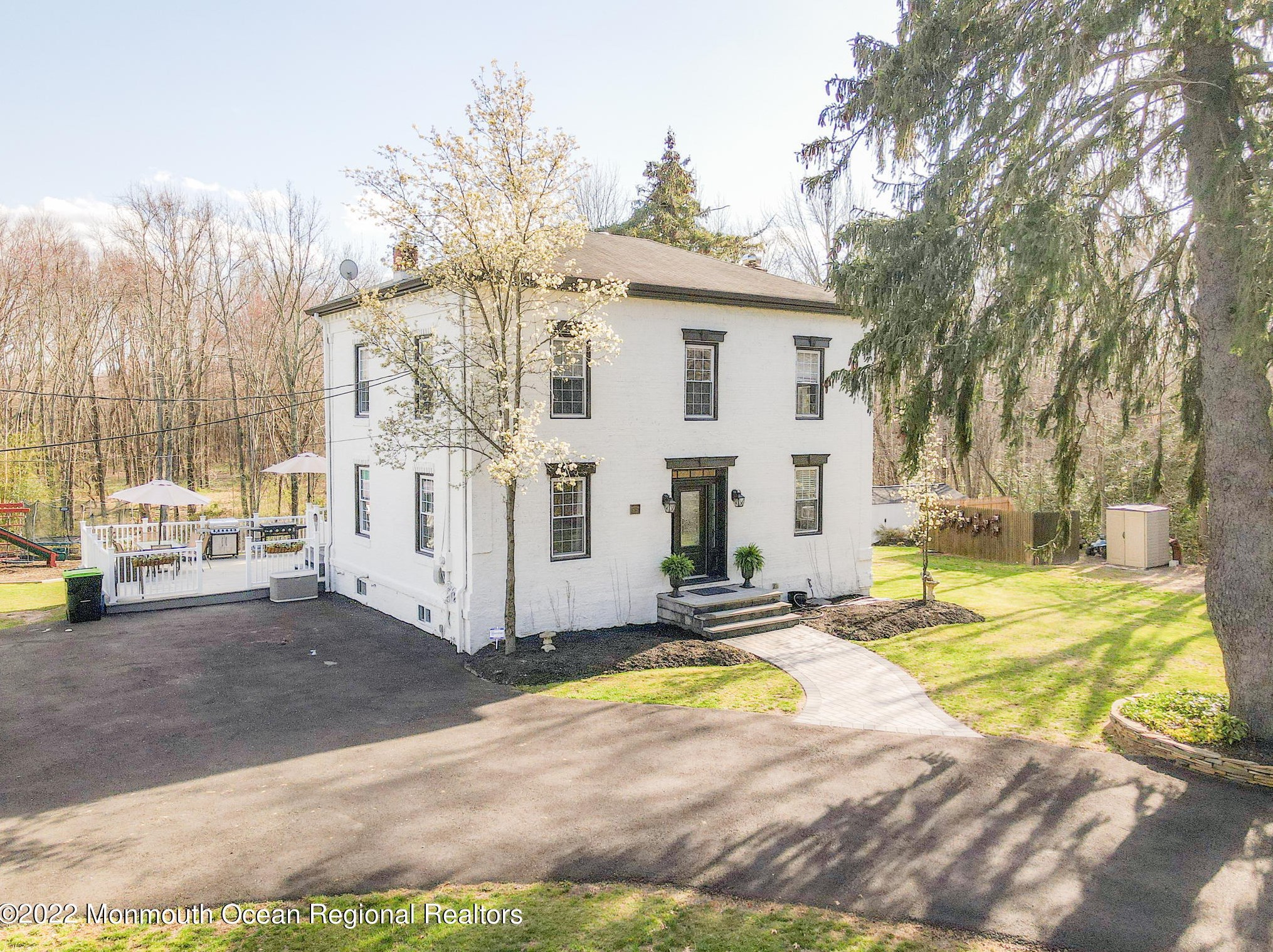 81 Hoffman Rd, Monroe Twp, NJ 08831-8021