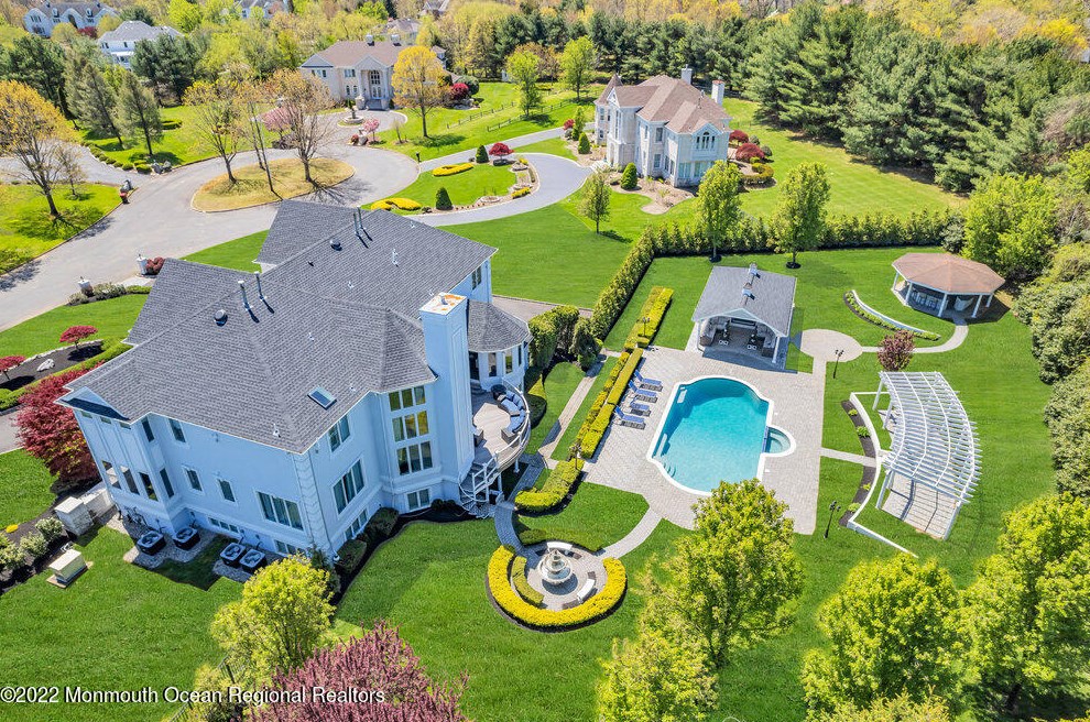 5 Meadows Run Dr, Vanderburg, NJ 07722-2213