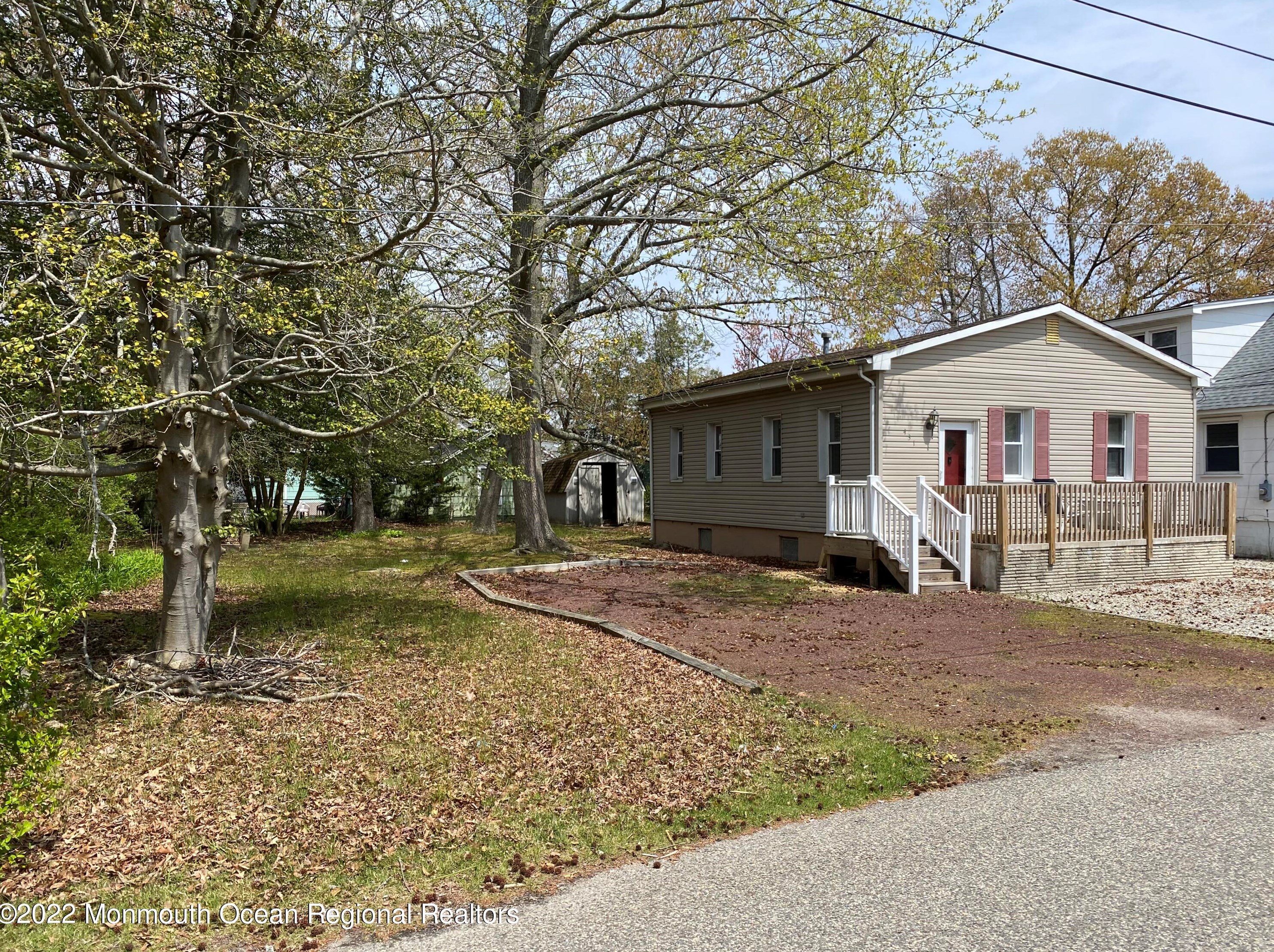 431 Cape May Ave, Ocean Gate, NJ 08740-1323