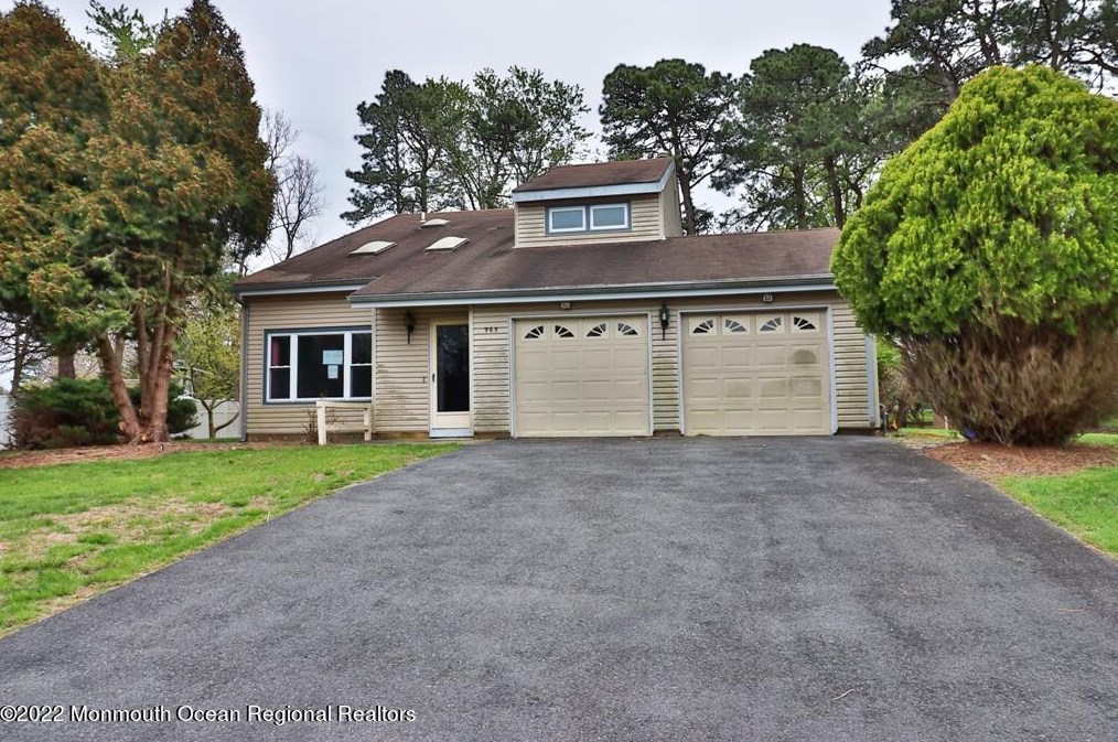 965 Seabury Ct, Toms River, NJ 08753-7940