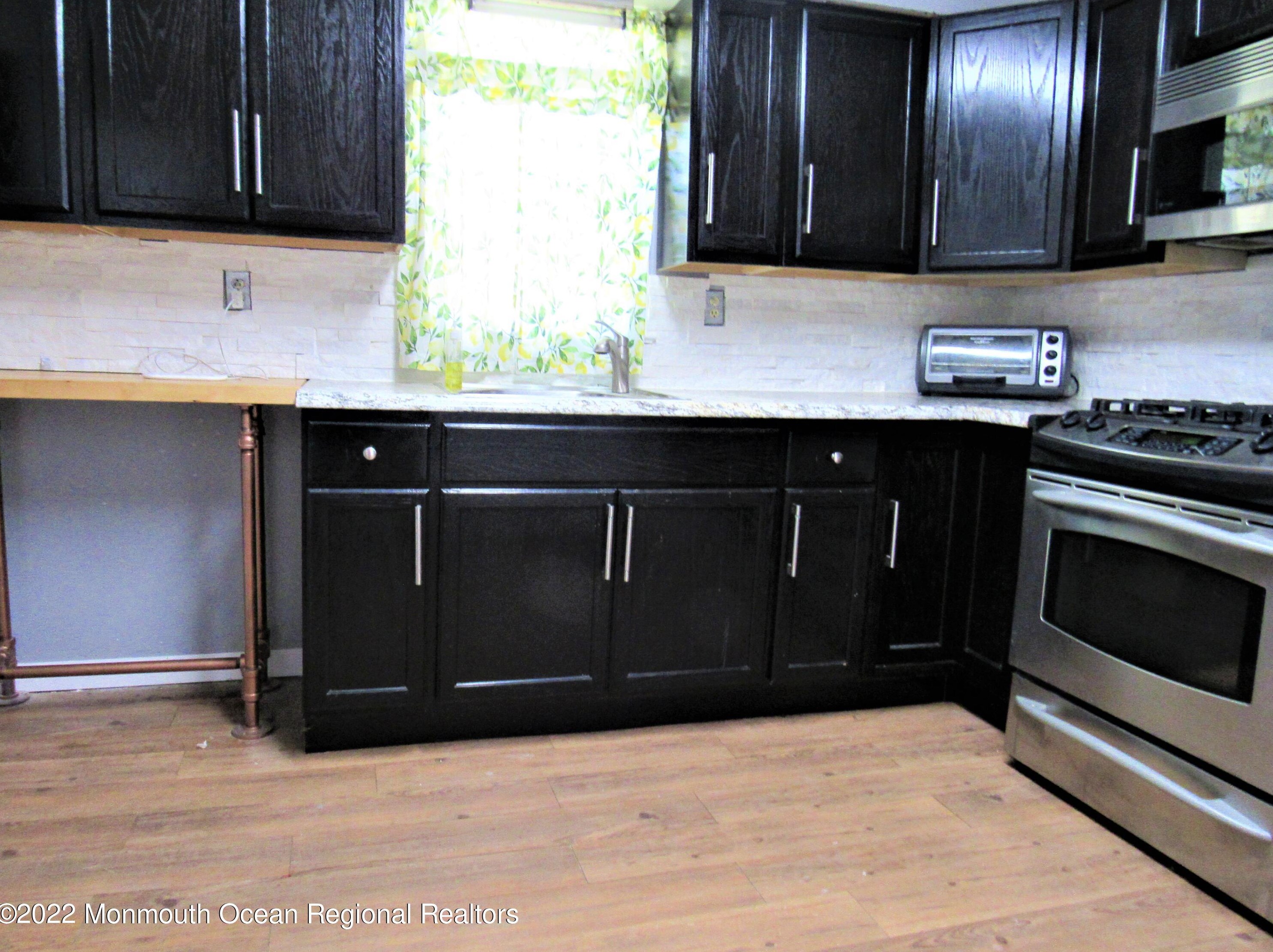 15 Florence Ave, South River NJ 08882-1021 exterior