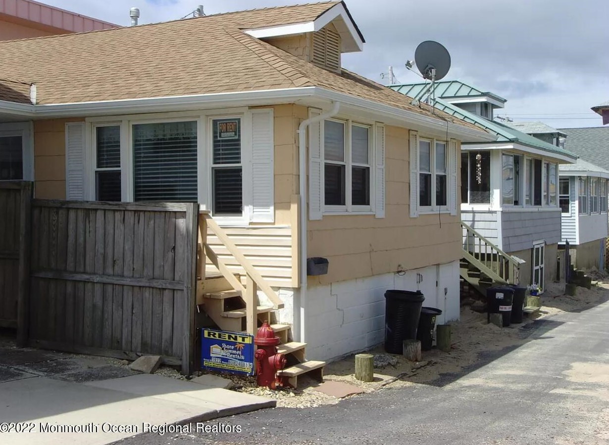 9 Vetrini Ln, Point Pleasant Beach, NJ 08742