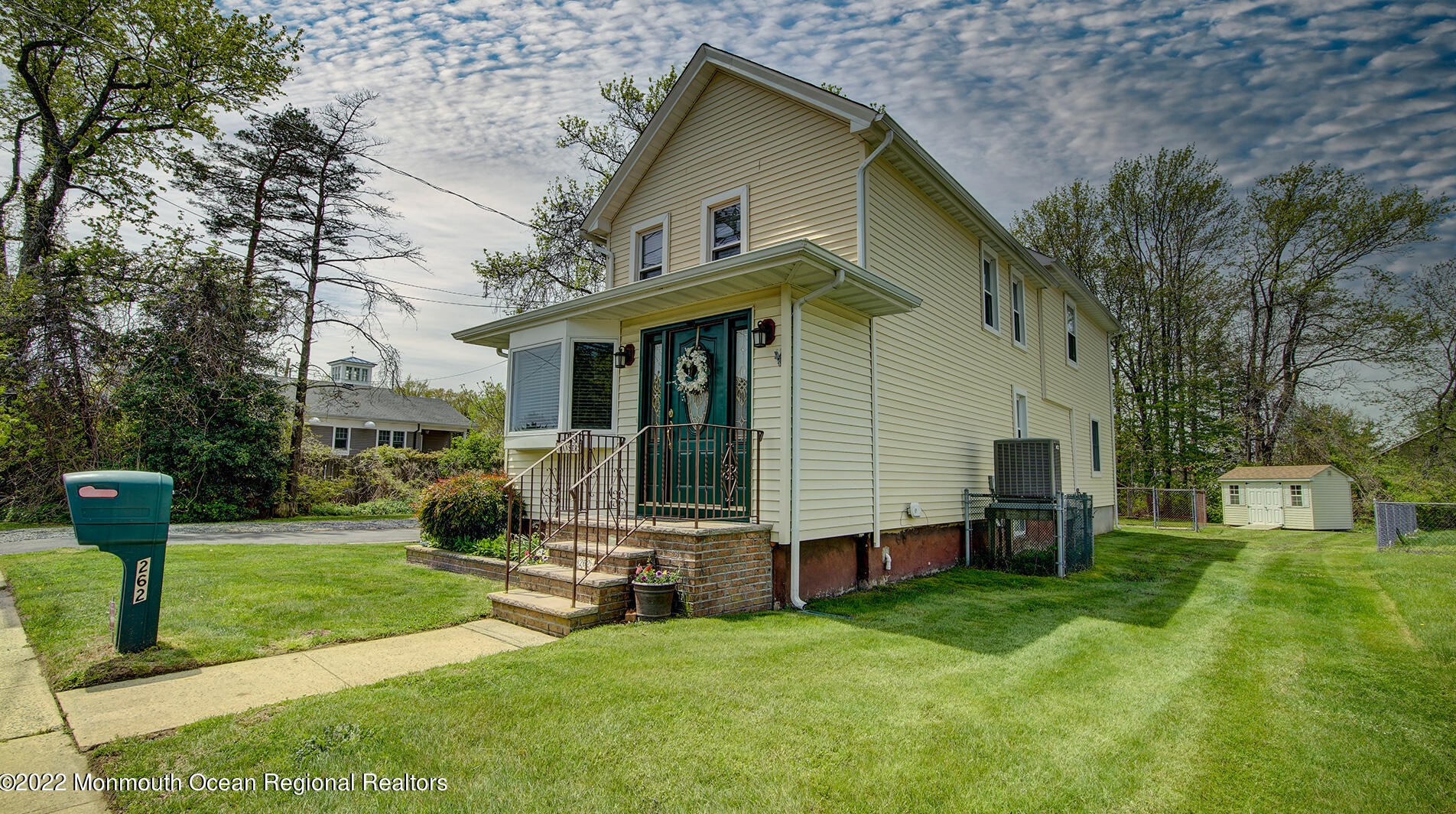 262 Church St, Belford, NJ 07718-1581