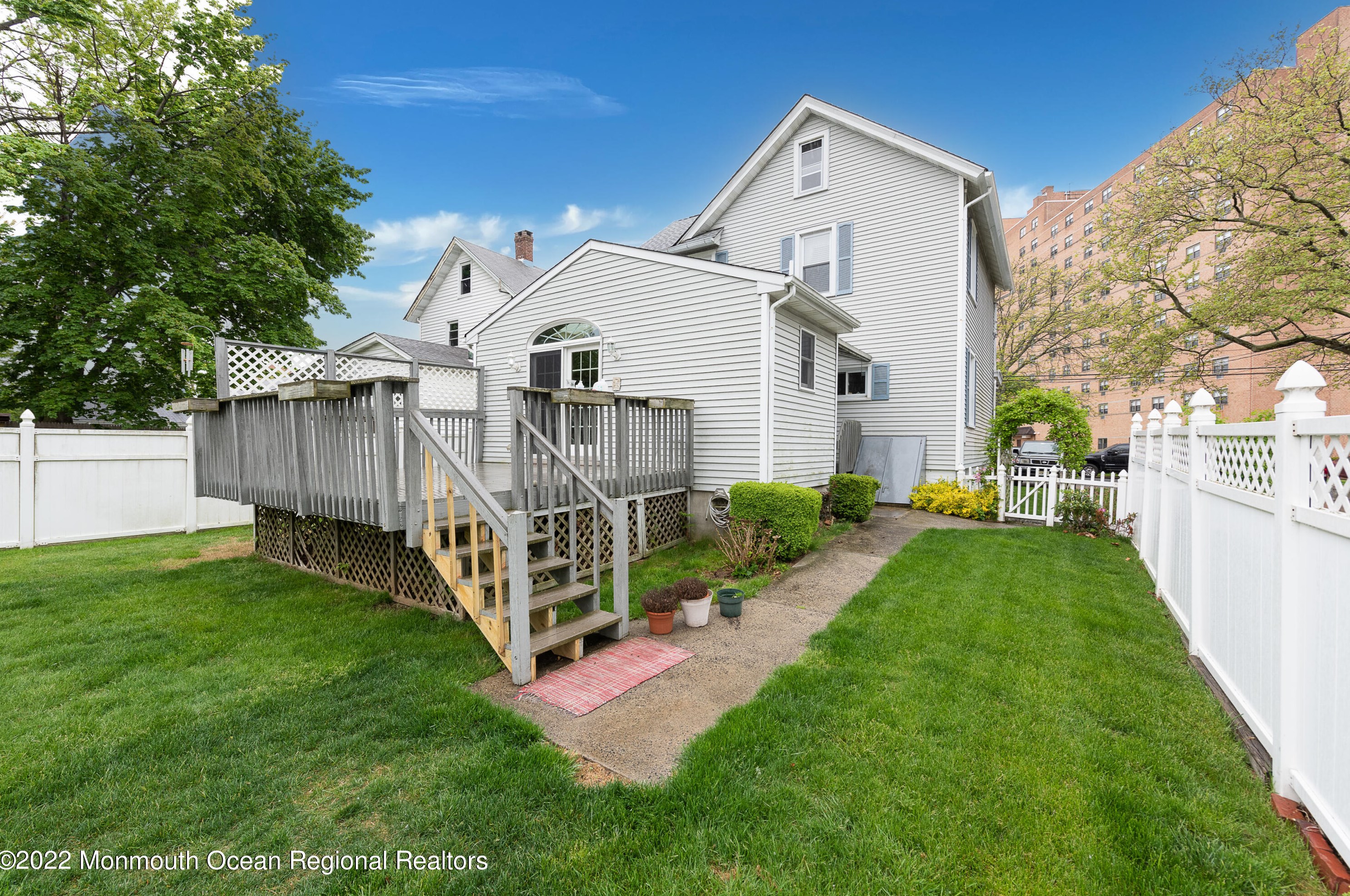 413 Atlantic St, Keyport, NJ 07735-2006