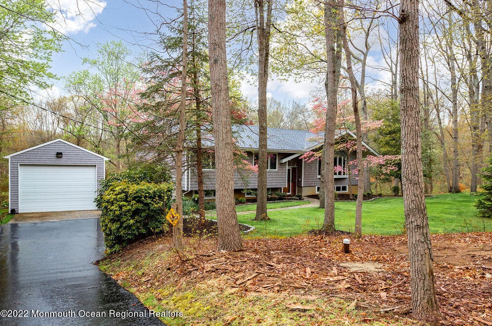 35 Brookside Rd, Millstone Township, NJ 08510-1203